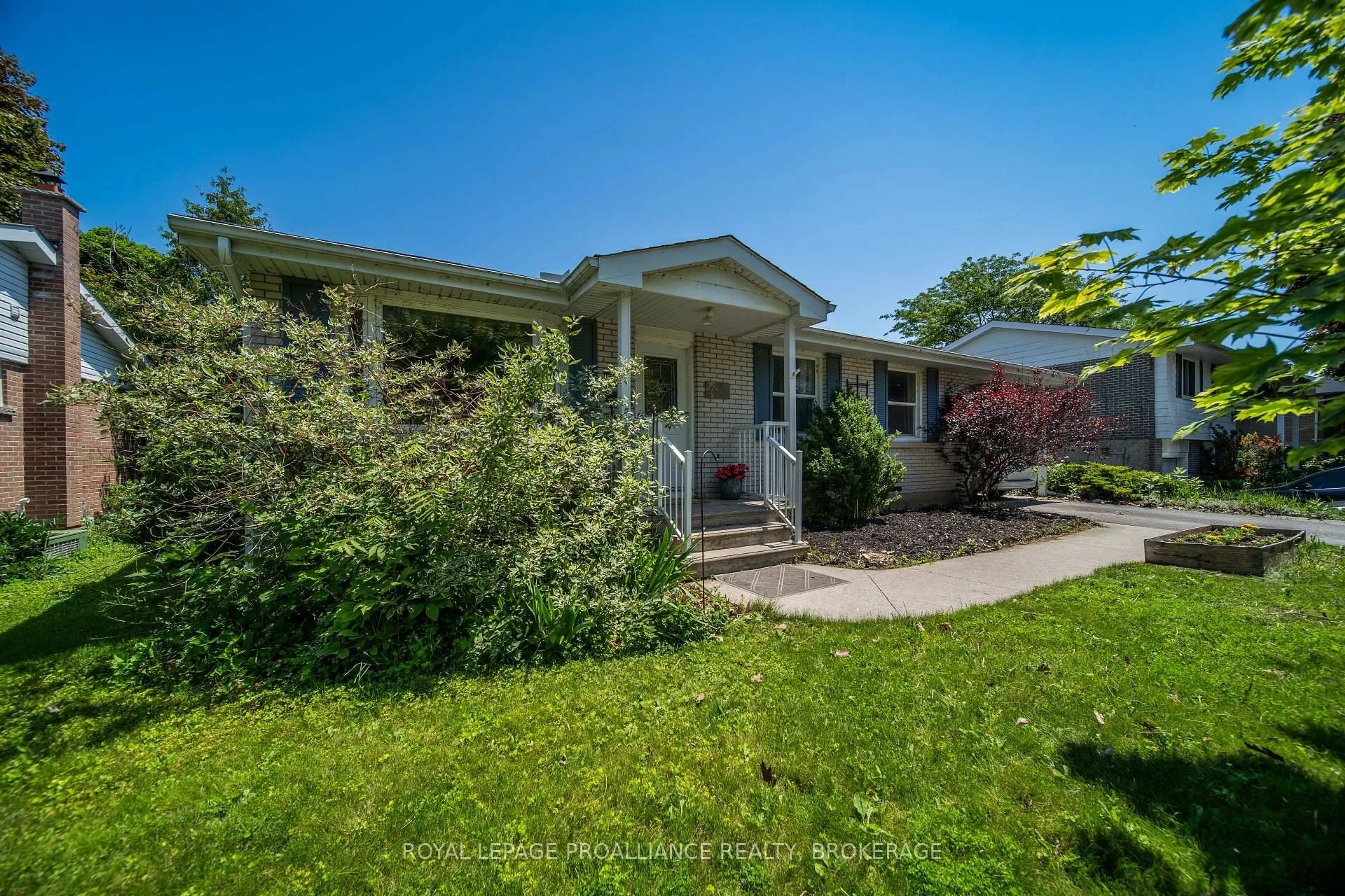 A pic from outside/outdoor area/front of a property/back of a property/a pic from drone, street for 282 Glen Castle Rd, Kingston Ontario K7M 4N8