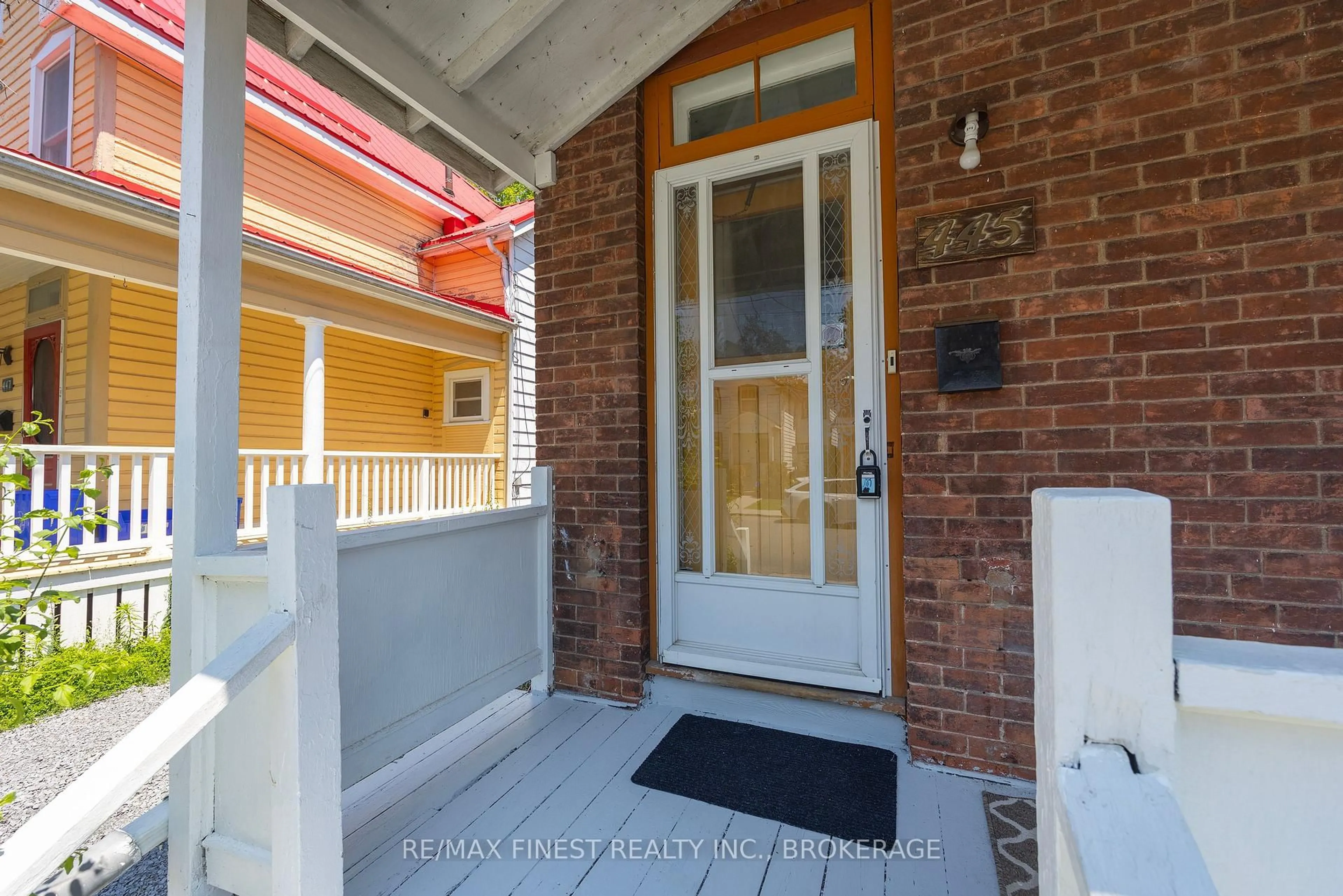 Indoor entryway for 445 Albert St, Kingston Ontario K7L 3W4