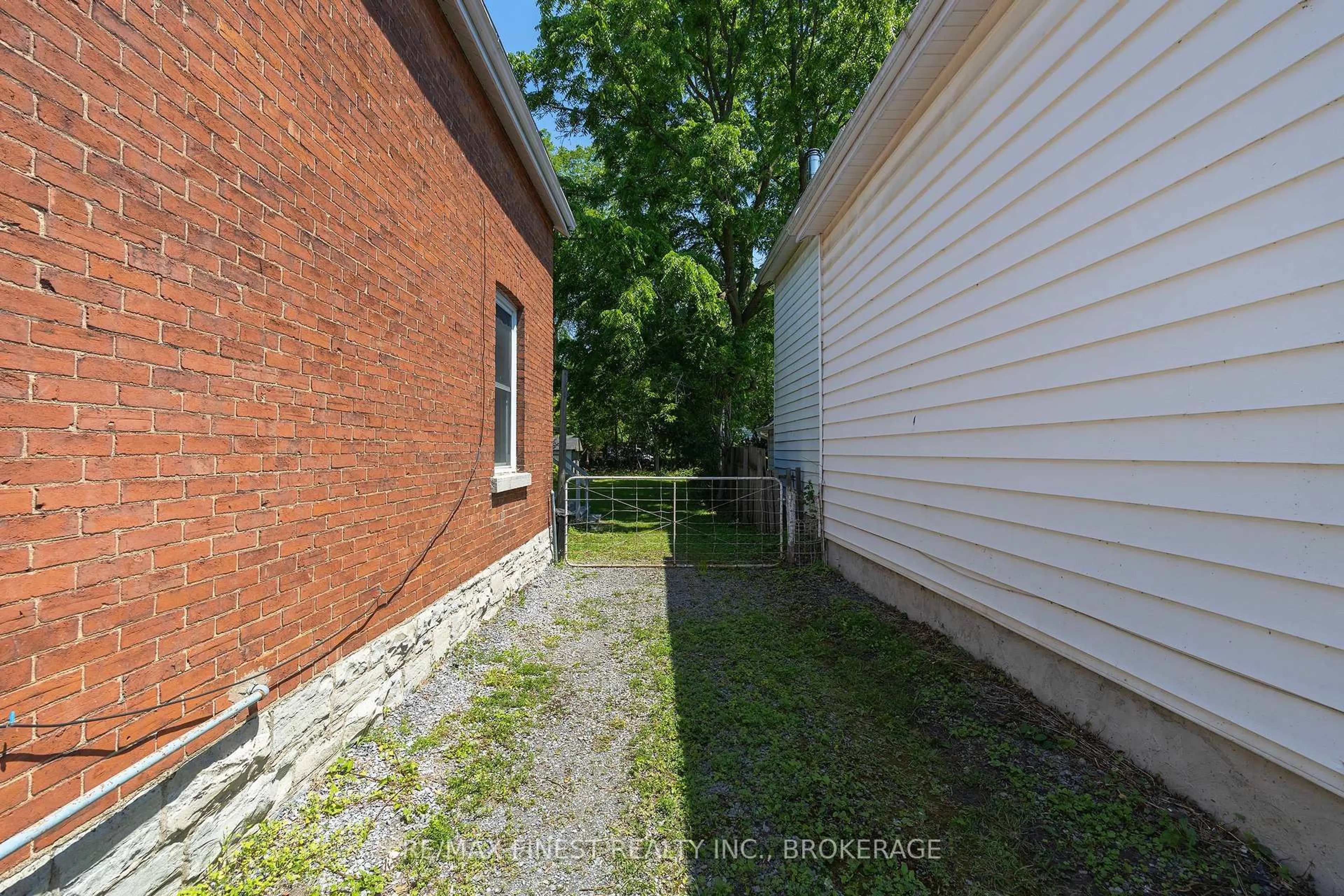Unknown for 445 Albert St, Kingston Ontario K7L 3W4