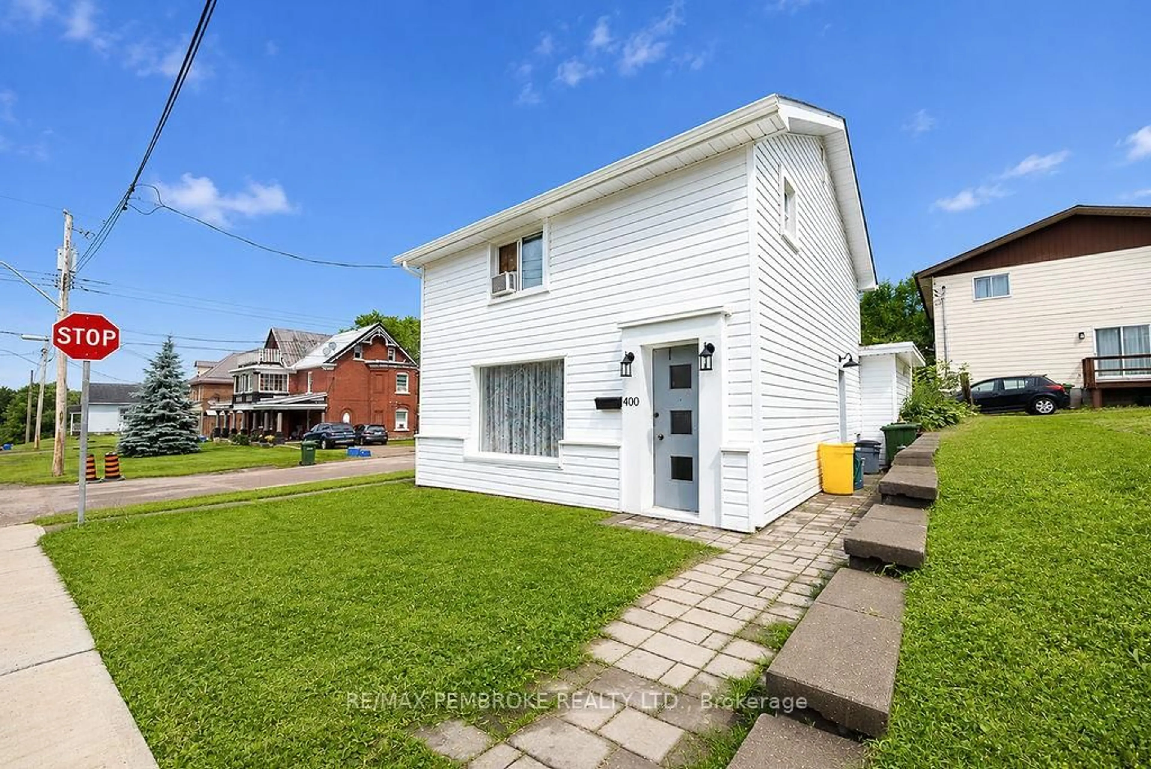 Home with brick exterior material, street for 400 Murray St, Pembroke Ontario K8A 4P4