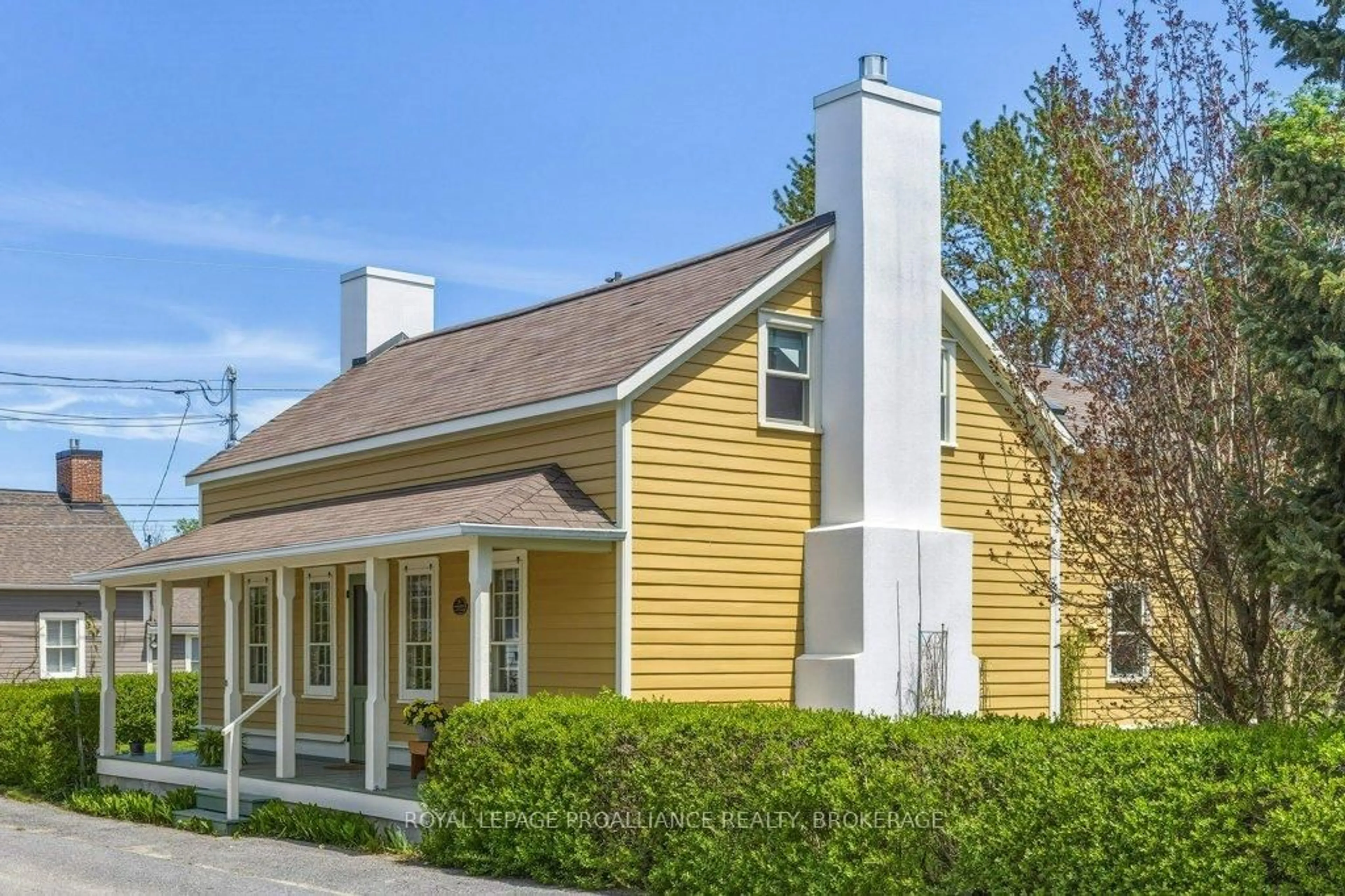 Home with vinyl exterior material, street for 10 Drummond St, Kingston Ontario K7K 5R9