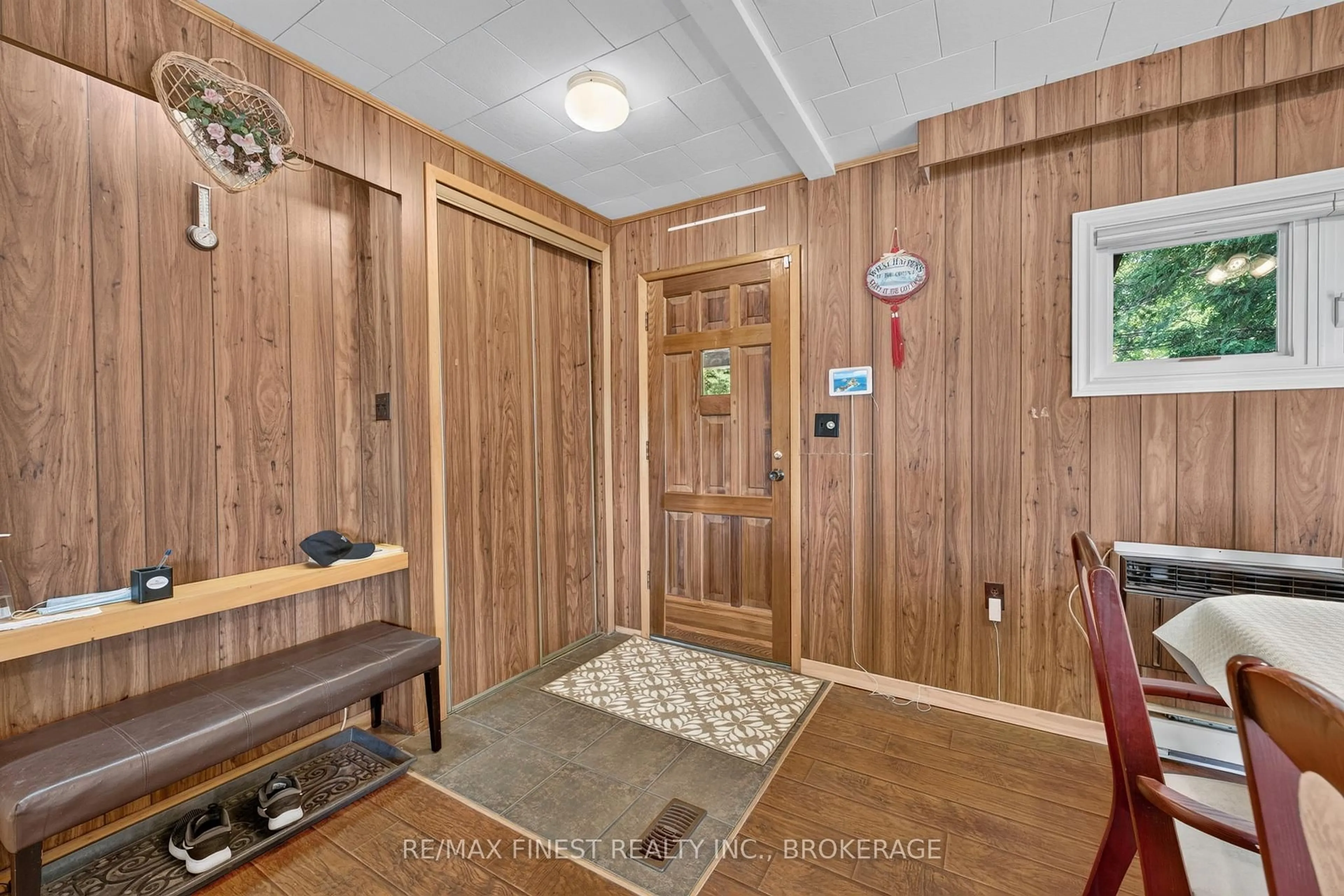 Indoor entryway for 1067 Island View Lane, Parham Ontario K0H 2K0