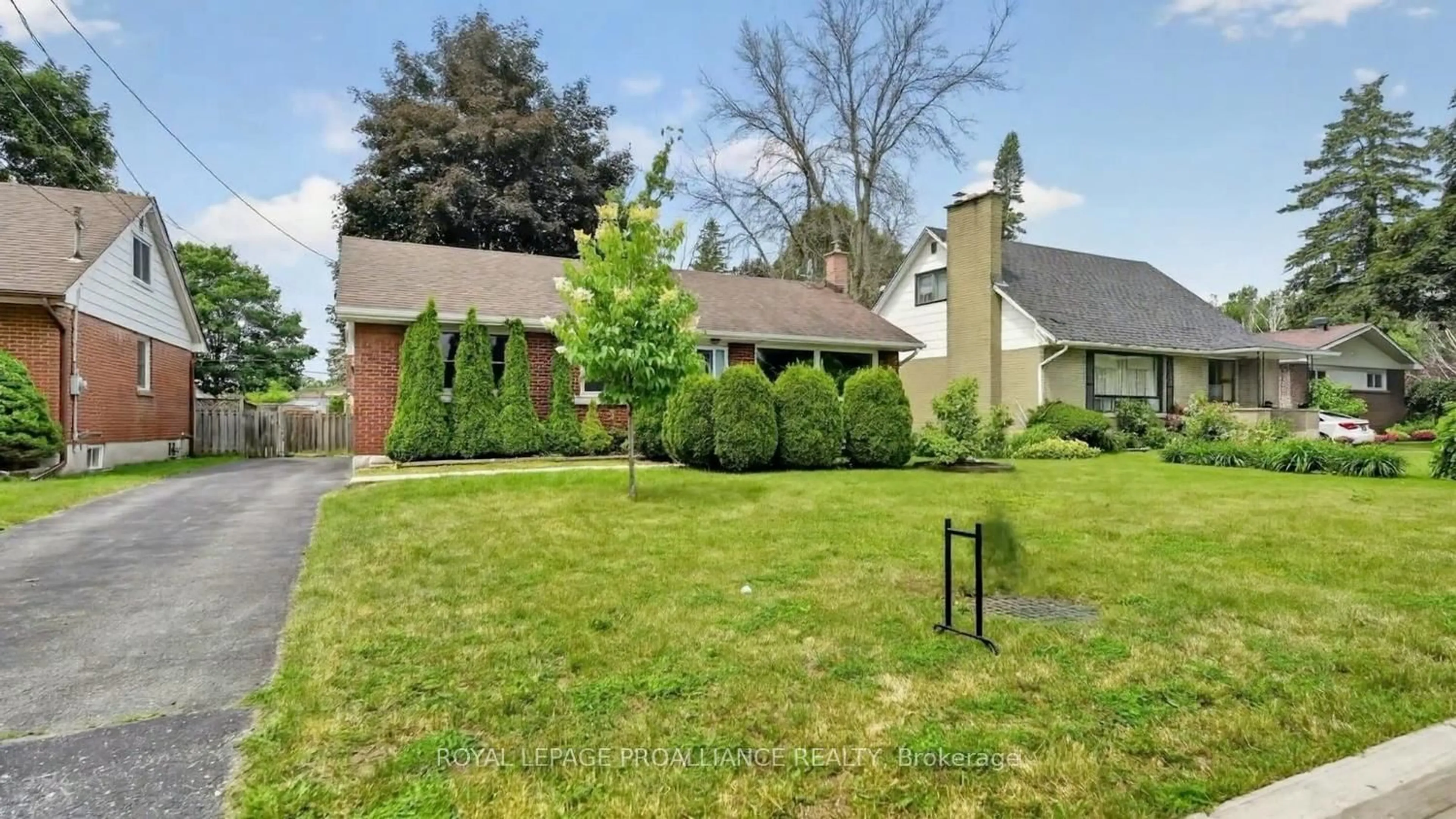A pic from outside/outdoor area/front of a property/back of a property/a pic from drone, street for 765 Duke St, Prescott Ontario K0E 1T0