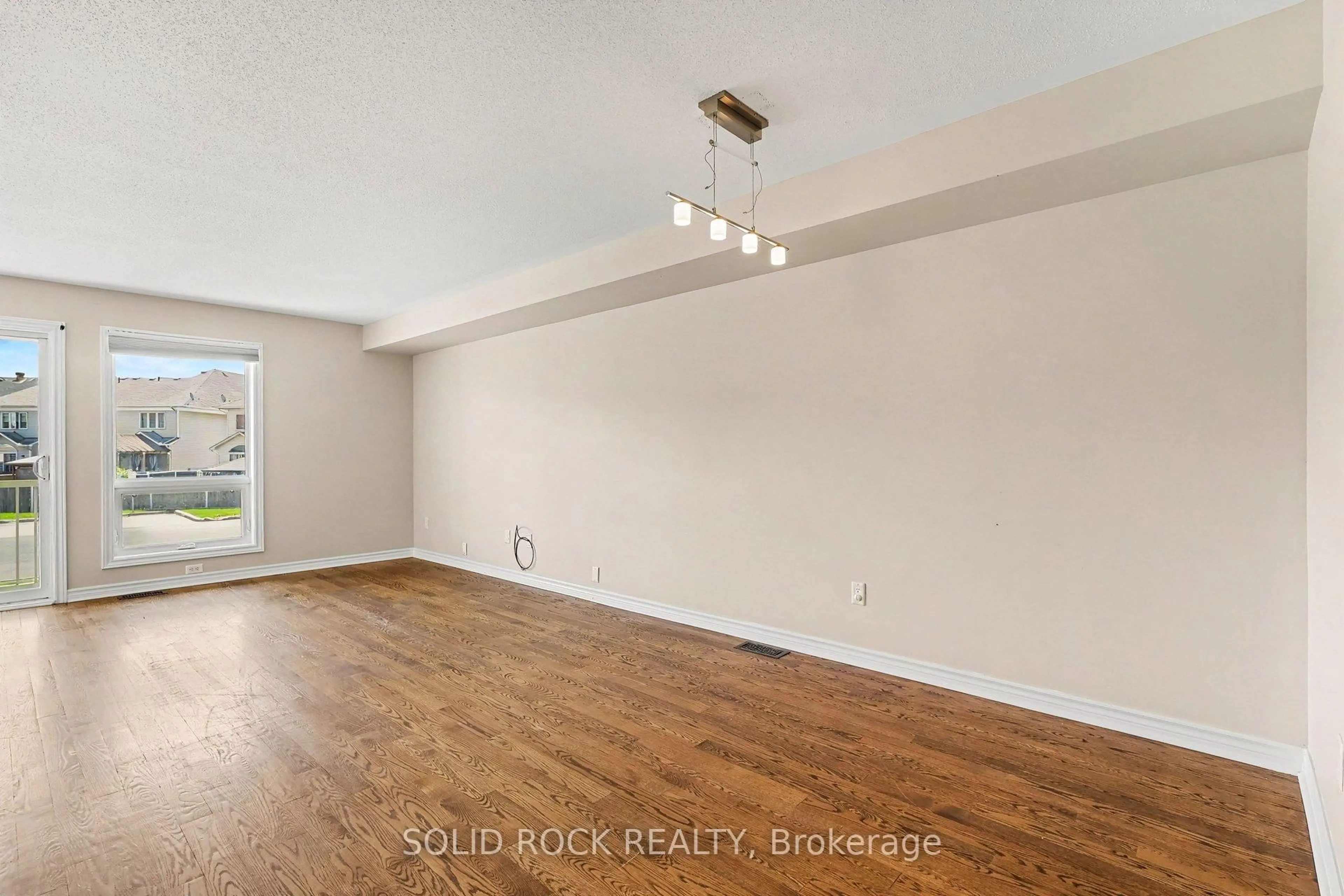 A pic of a room for 620 Lakeridge Dr, Ottawa Ontario K4A 0H4
