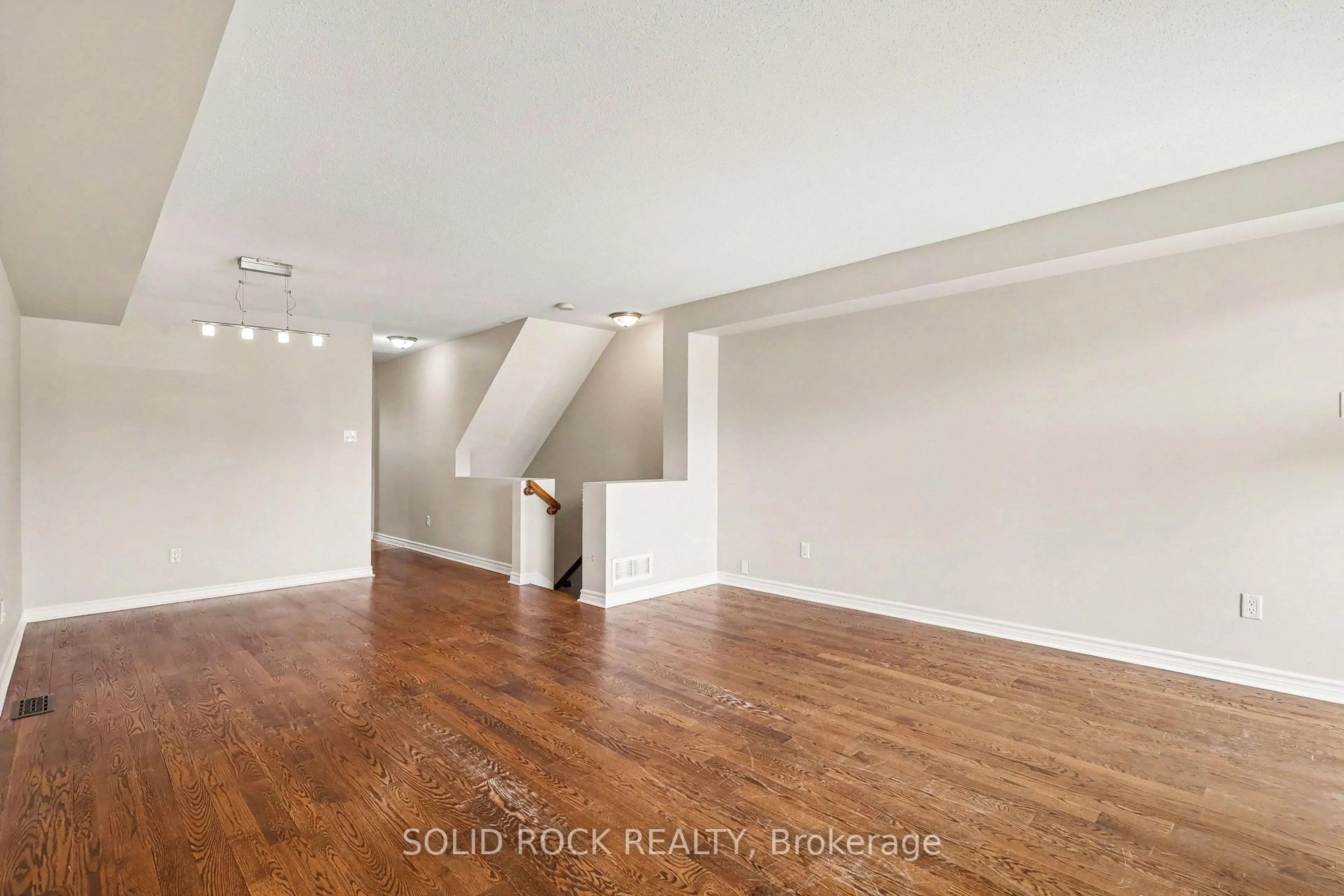 A pic of a room for 620 Lakeridge Dr, Ottawa Ontario K4A 0H4