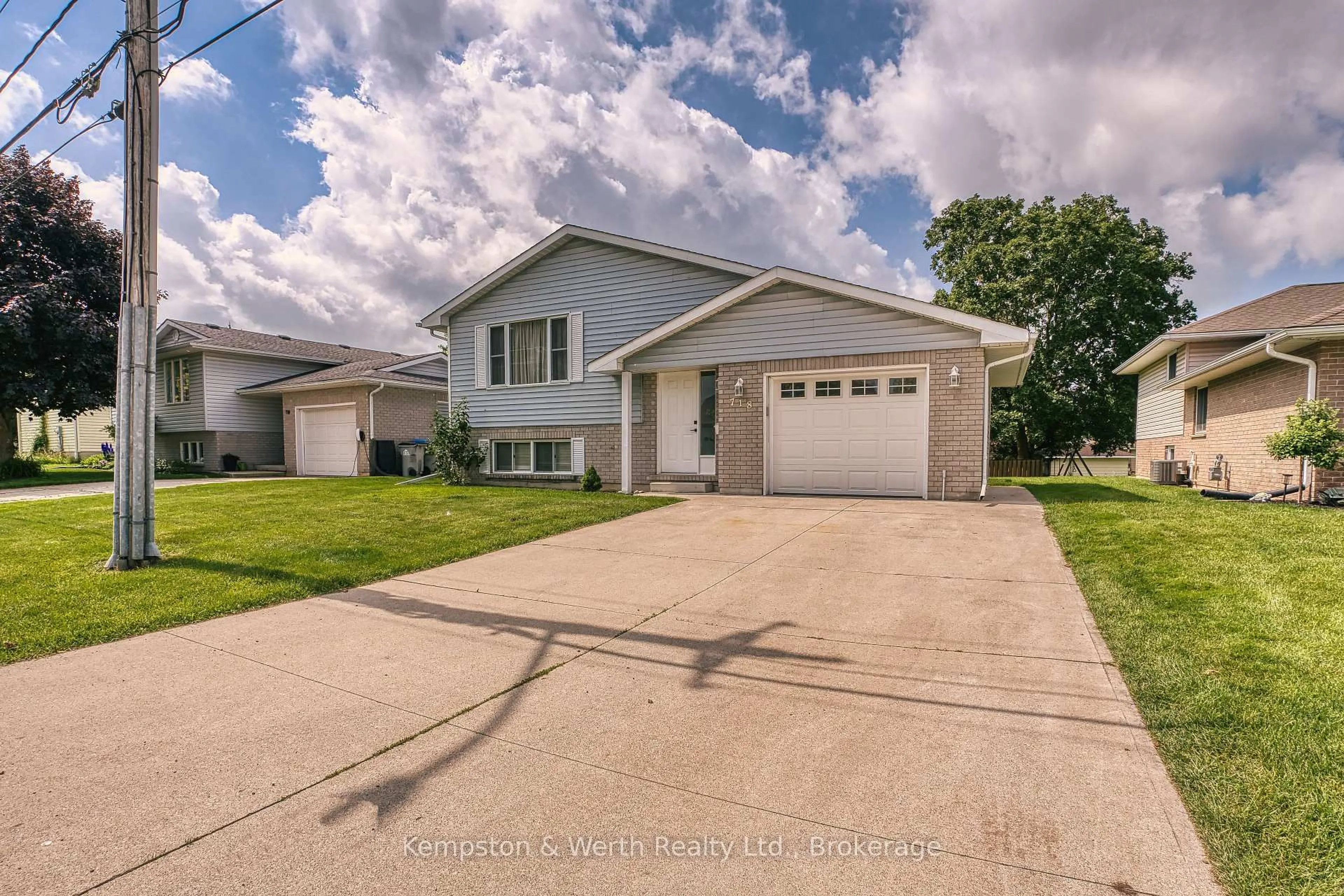 Home with vinyl exterior material, street for 718 Edgar St, North Perth Ontario N4W 1H6