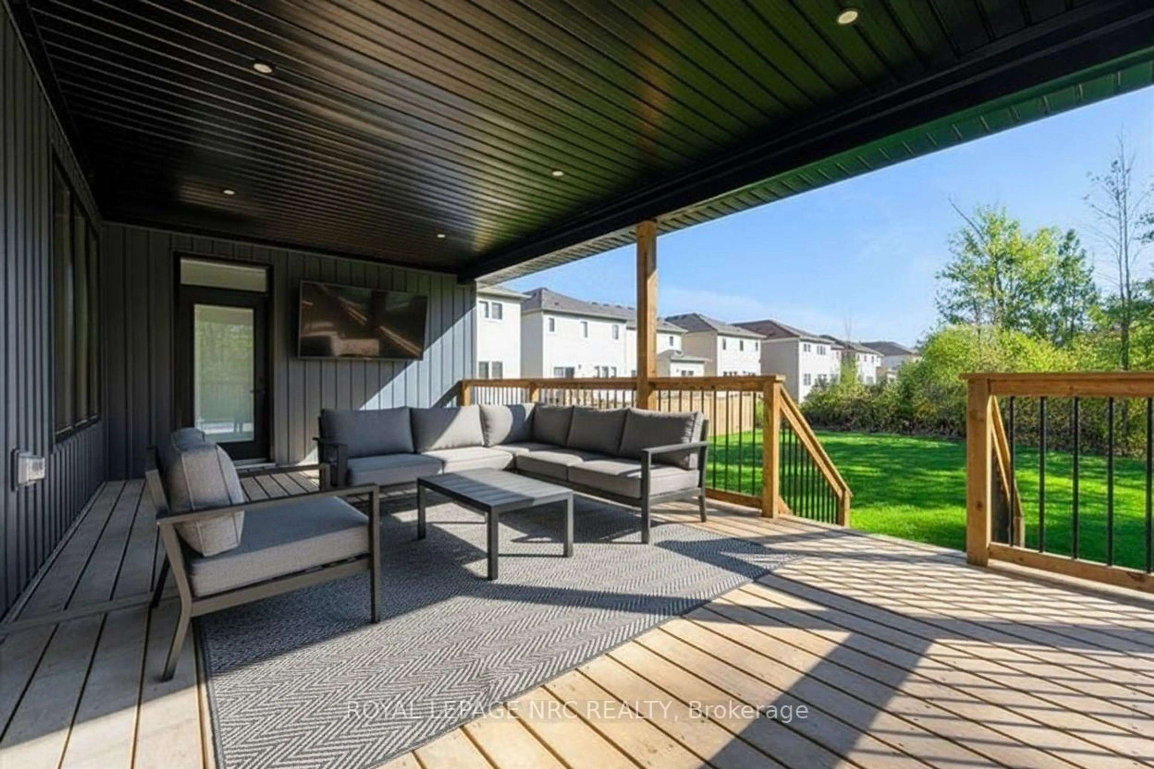 Patio, unknown for 207 Forks Rd, Welland Ontario L3B 6C5