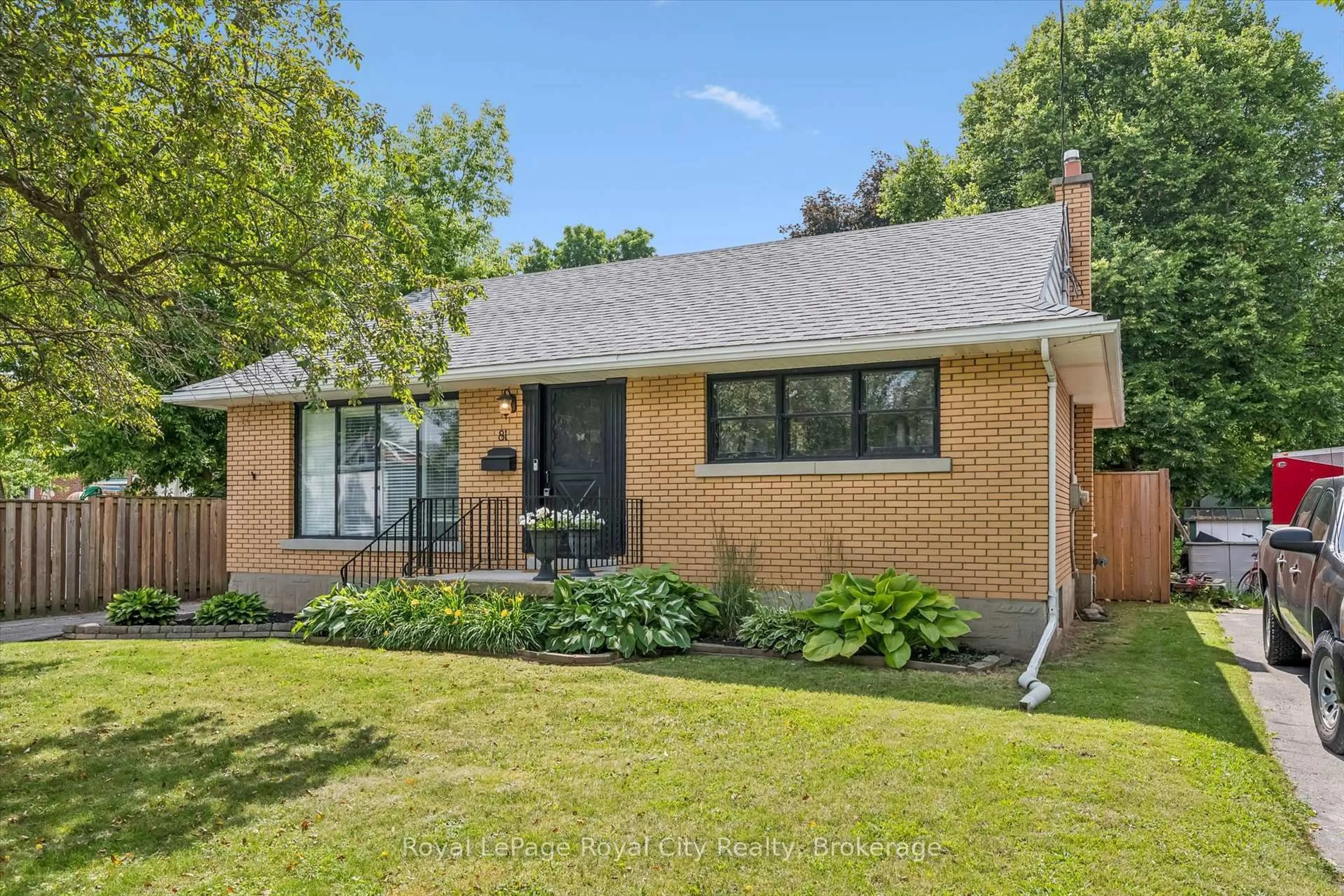 Home with brick exterior material, street for 81 Oxford St, Kitchener Ontario N2H 4R8