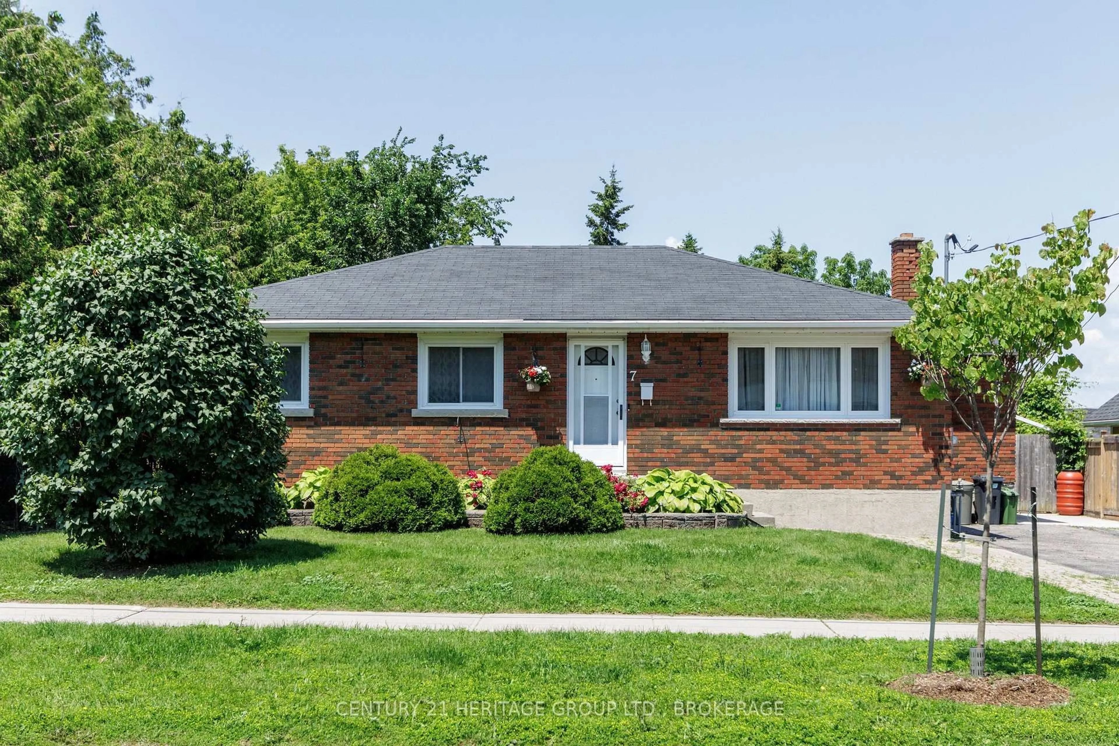 Home with brick exterior material, street for 7 Adelaide St, Kingston Ontario K7K 1Y3