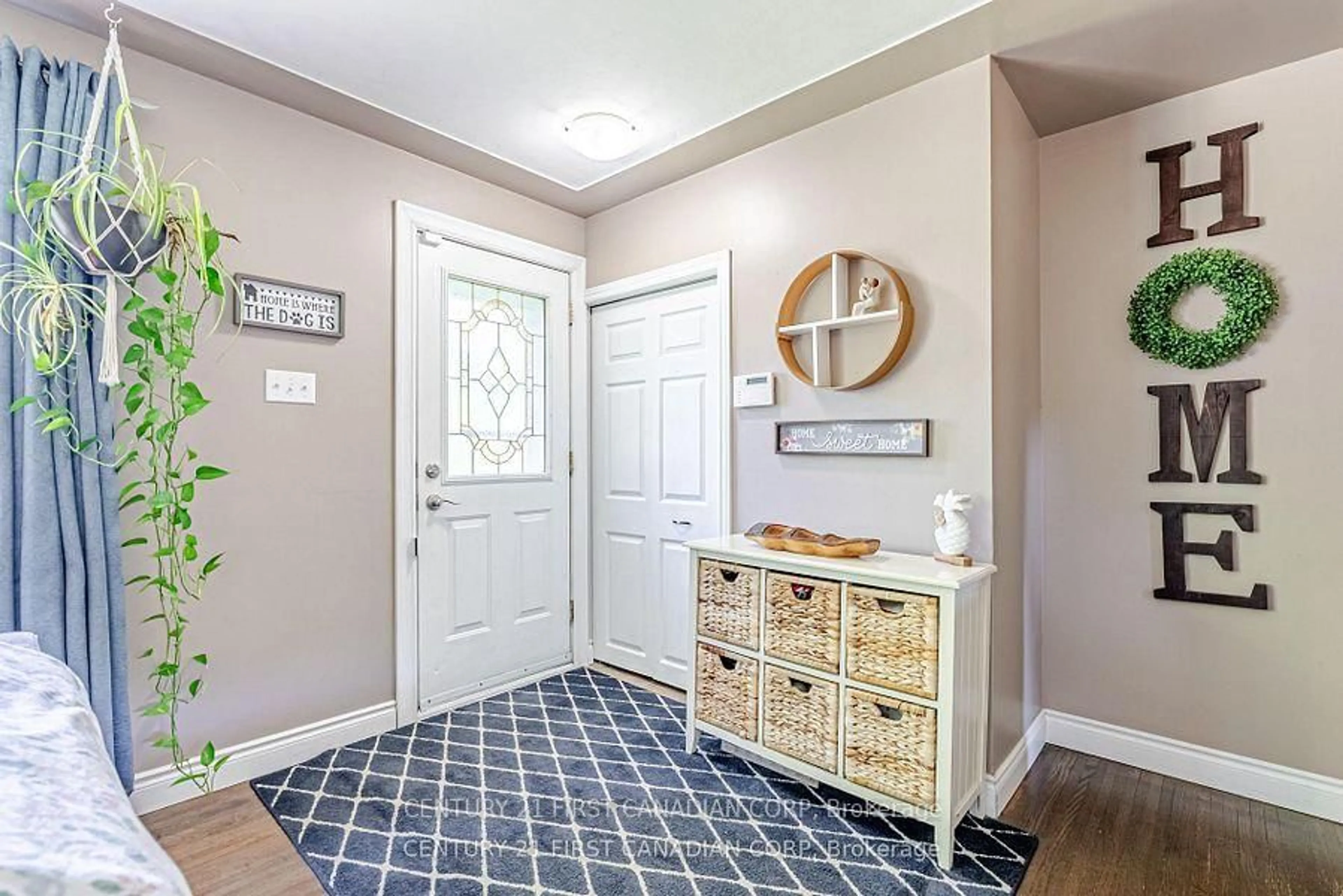 Indoor entryway for 212 King Edward Ave, London South Ontario N5Z 3T7
