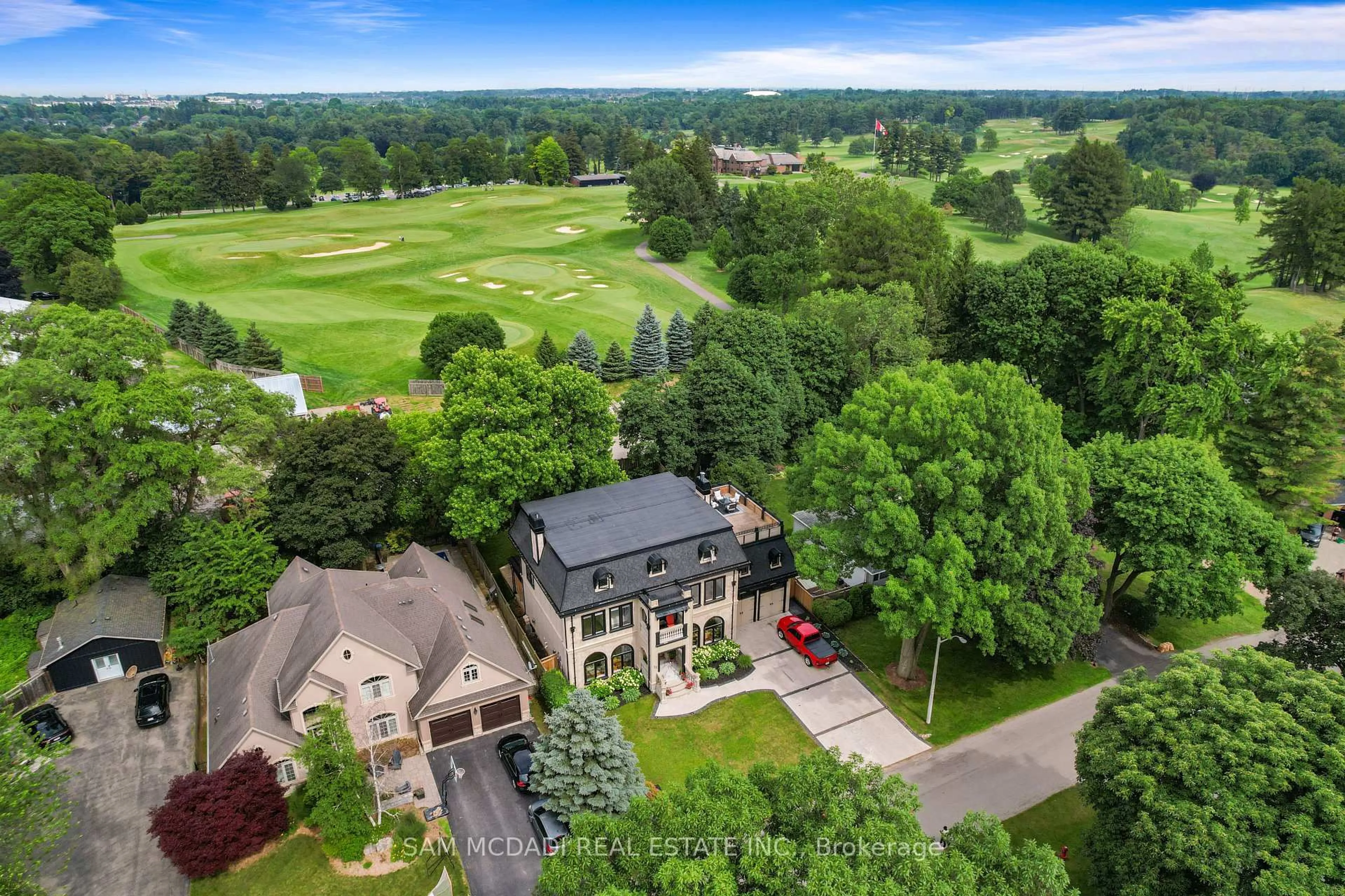 A pic from outside/outdoor area/front of a property/back of a property/a pic from drone, mountain view for 23 Cameron Dr, Hamilton Ontario L9G 2L4