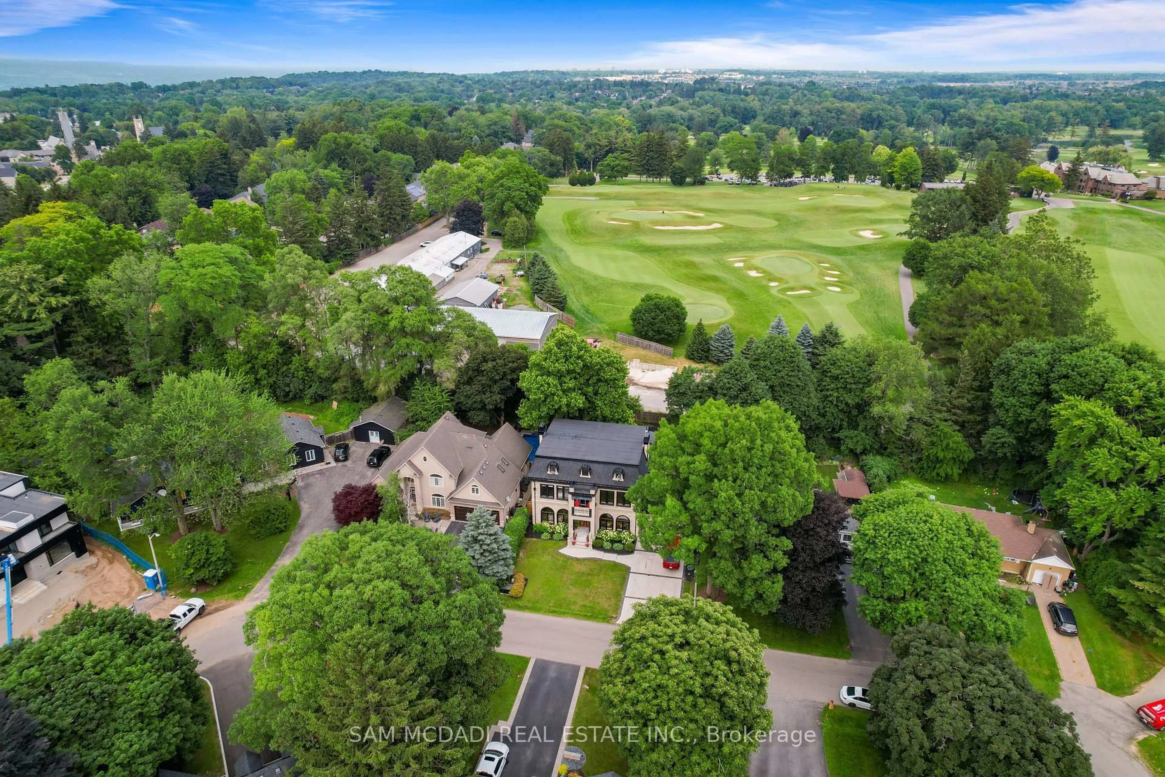 A pic from outside/outdoor area/front of a property/back of a property/a pic from drone, unknown for 23 Cameron Dr, Hamilton Ontario L9G 2L4