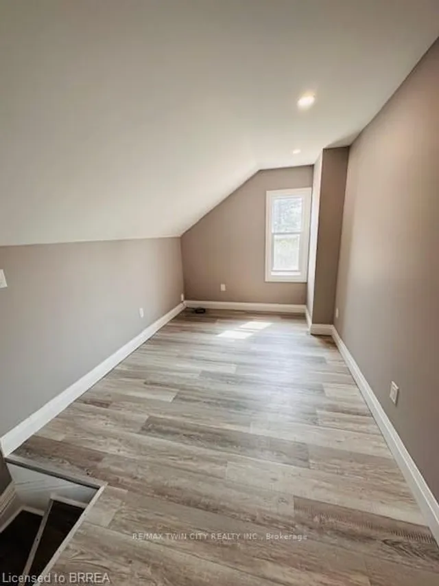 111 Spring St, Brantford 4