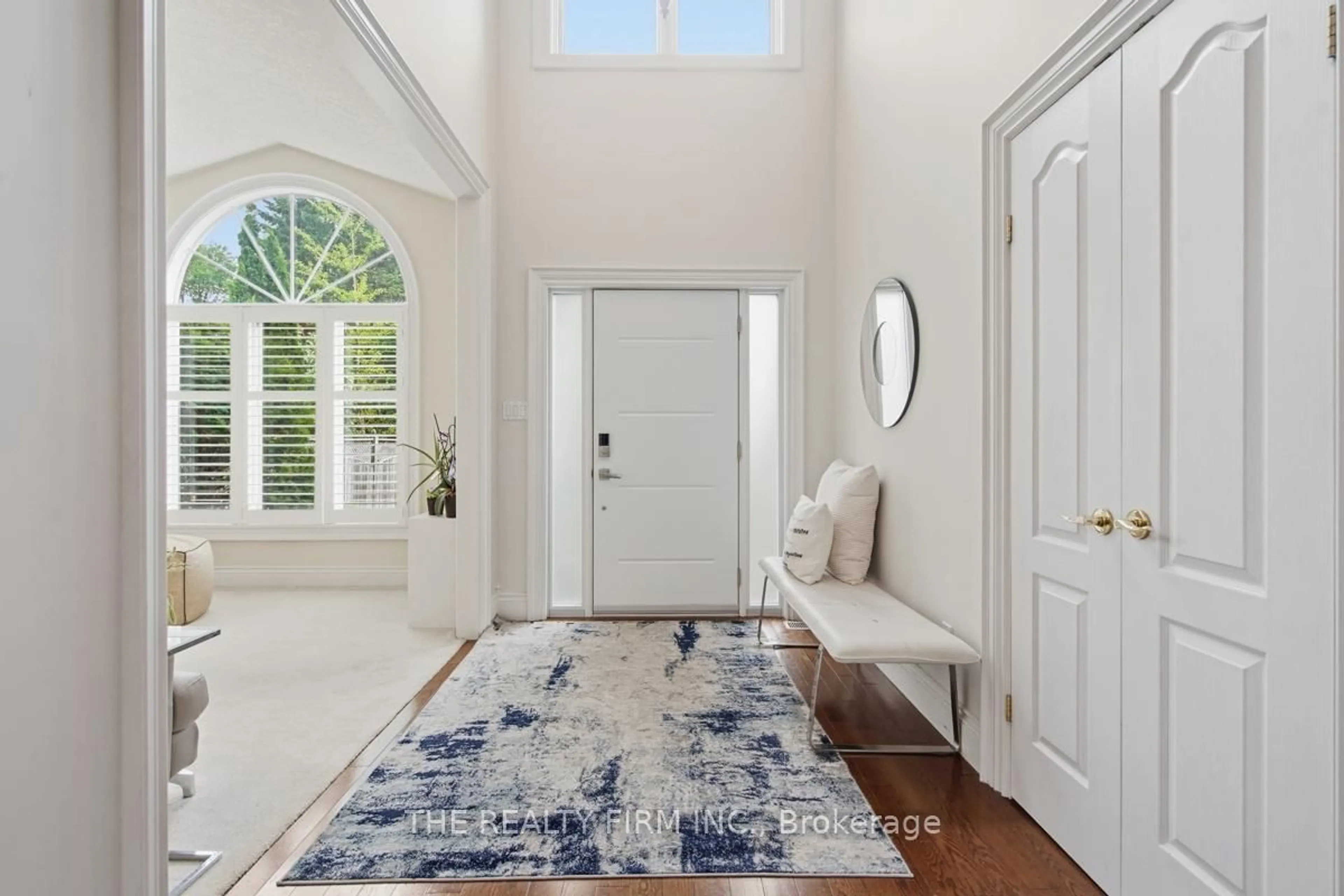 Indoor entryway for 16 Fitzwilliam Blvd, London North Ontario N6H 5H9