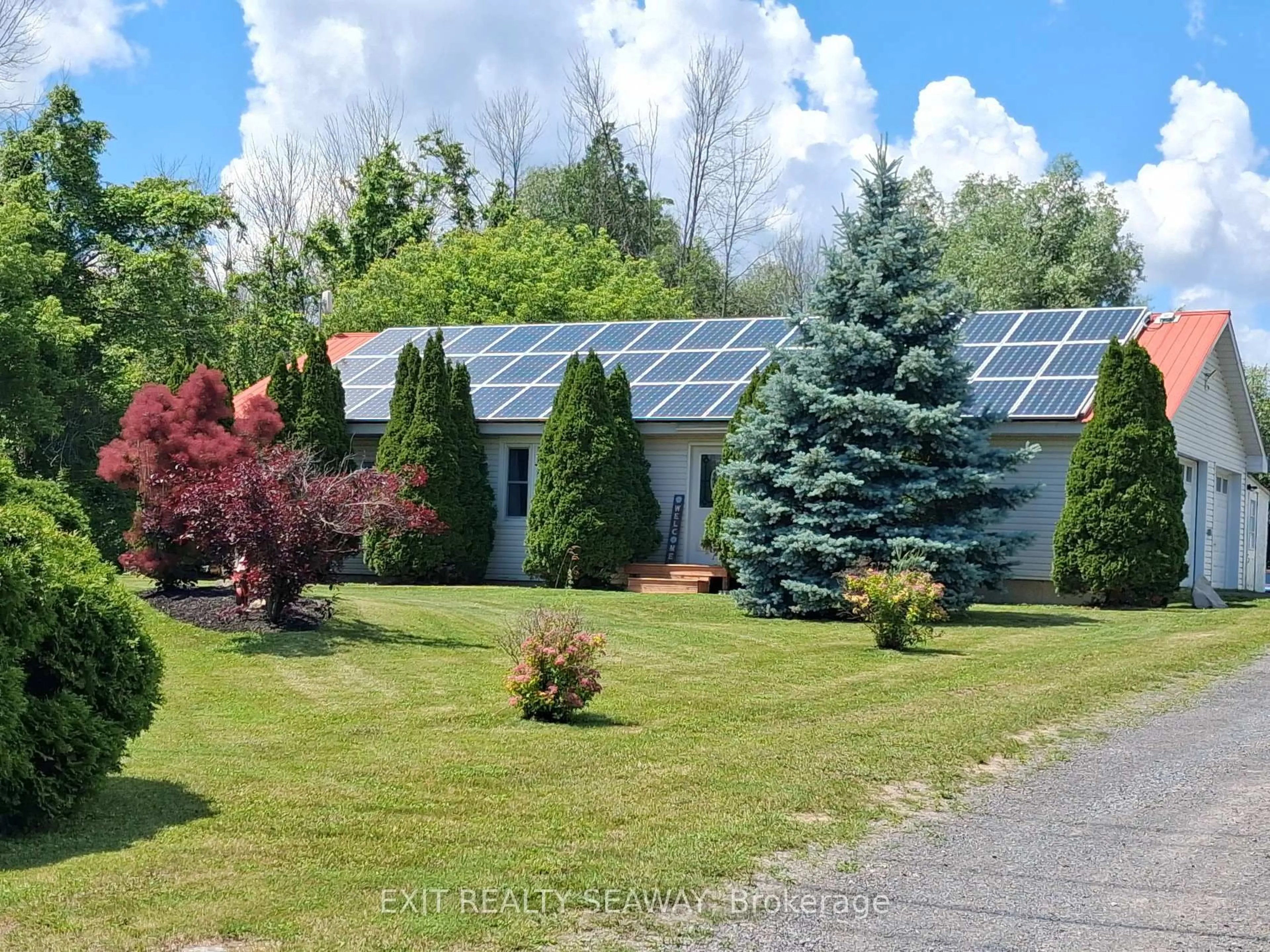 A pic from outside/outdoor area/front of a property/back of a property/a pic from drone, unknown for 14611 Anderson Rd, South Stormont Ontario K0C 1M0