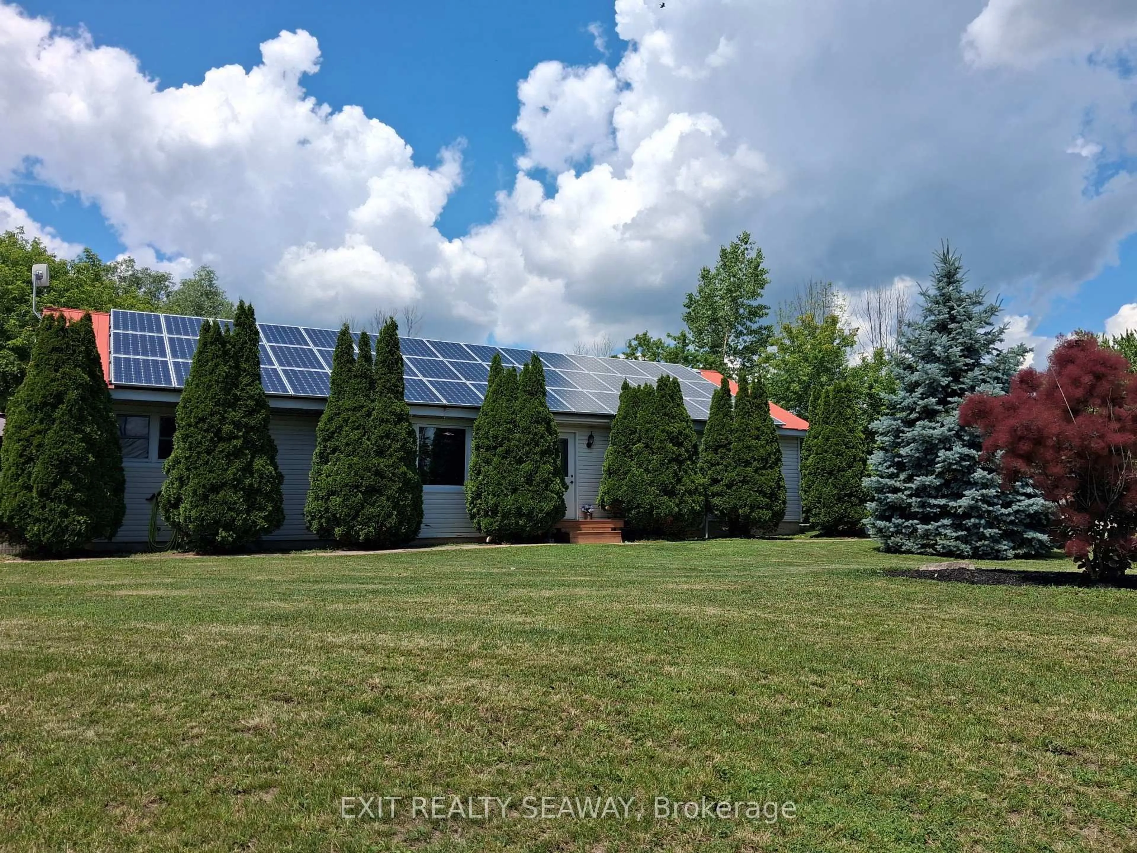 A pic from outside/outdoor area/front of a property/back of a property/a pic from drone, building for 14611 Anderson Rd, South Stormont Ontario K0C 1M0
