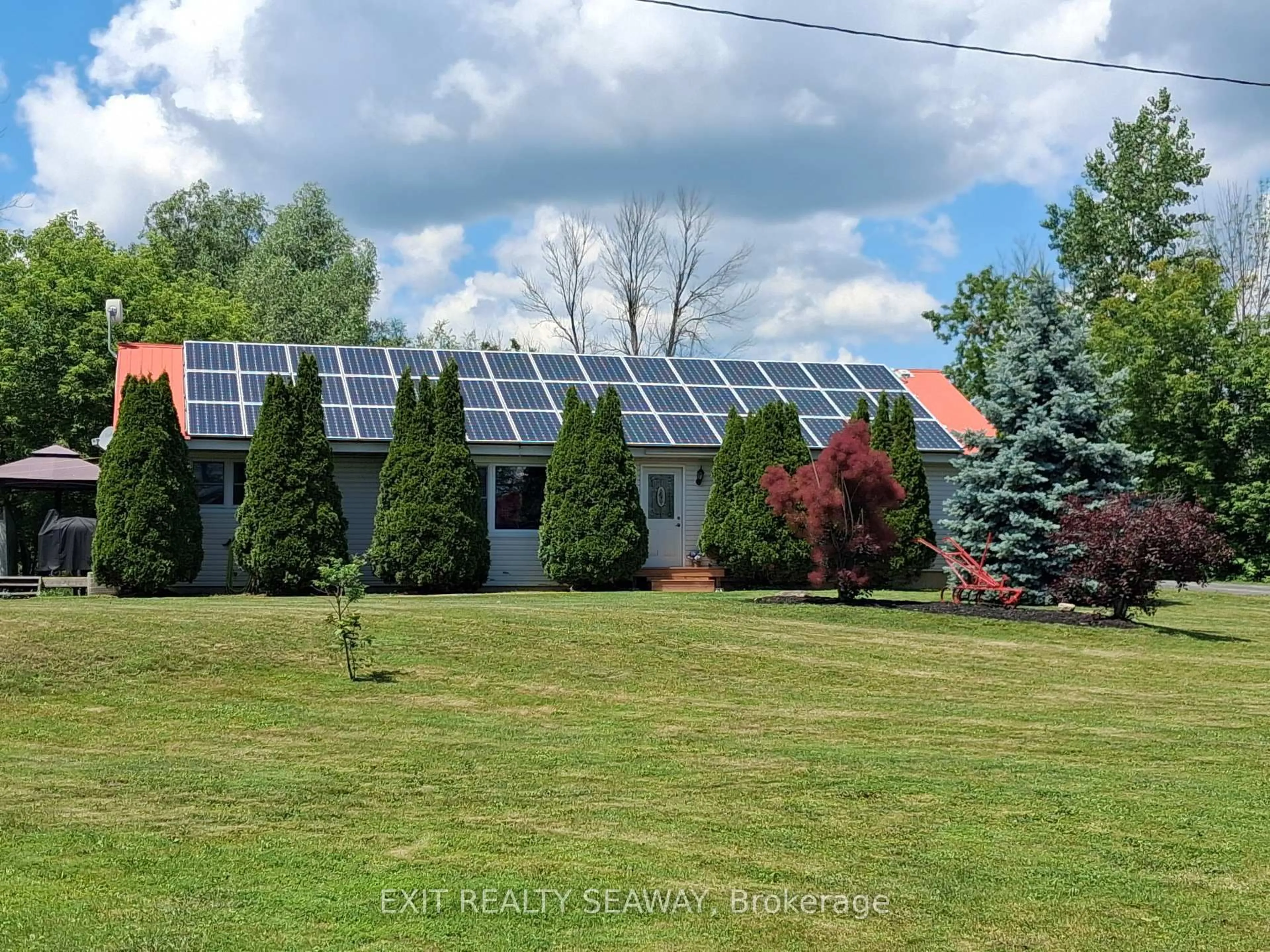 A pic from outside/outdoor area/front of a property/back of a property/a pic from drone, building for 14611 Anderson Rd, South Stormont Ontario K0C 1M0