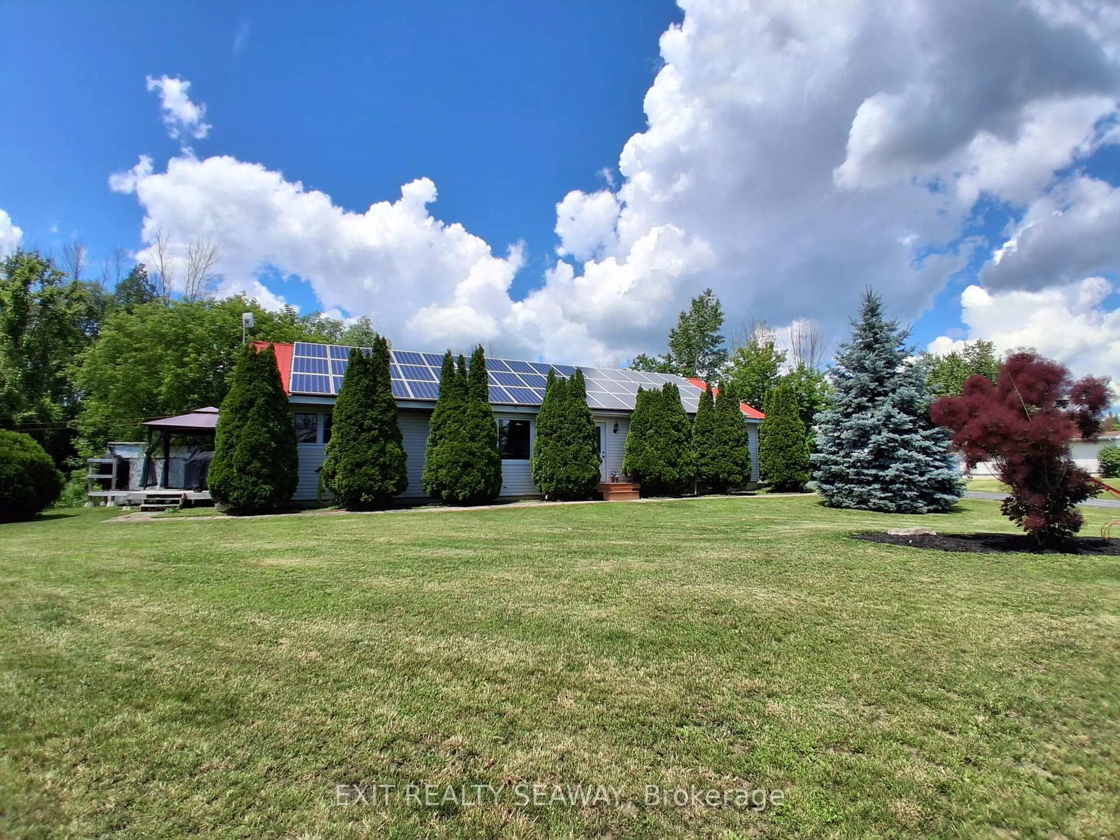 A pic from outside/outdoor area/front of a property/back of a property/a pic from drone, unknown for 14611 Anderson Rd, South Stormont Ontario K0C 1M0