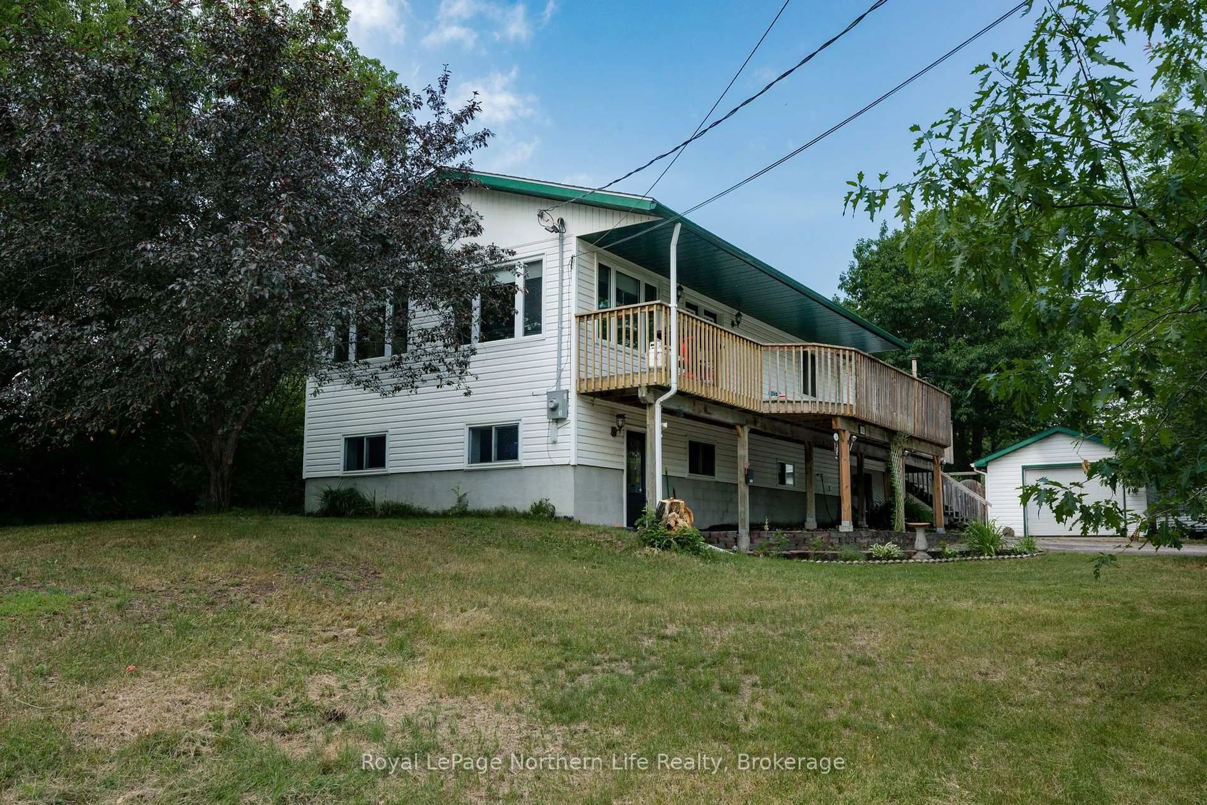 A pic from outside/outdoor area/front of a property/back of a property/a pic from drone, unknown for 1006 Lakeshore Dr, North Bay Ontario P1A 2H3