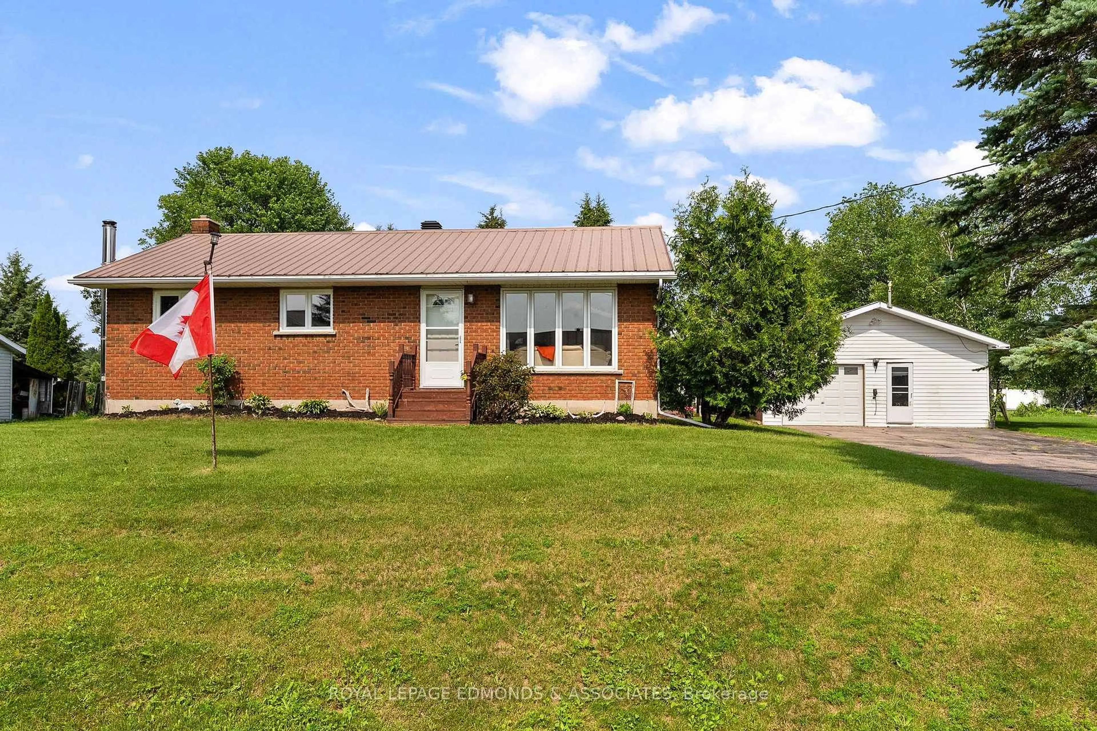 Unknown for 31 Carol St, Pembroke Ontario K8A 6W6