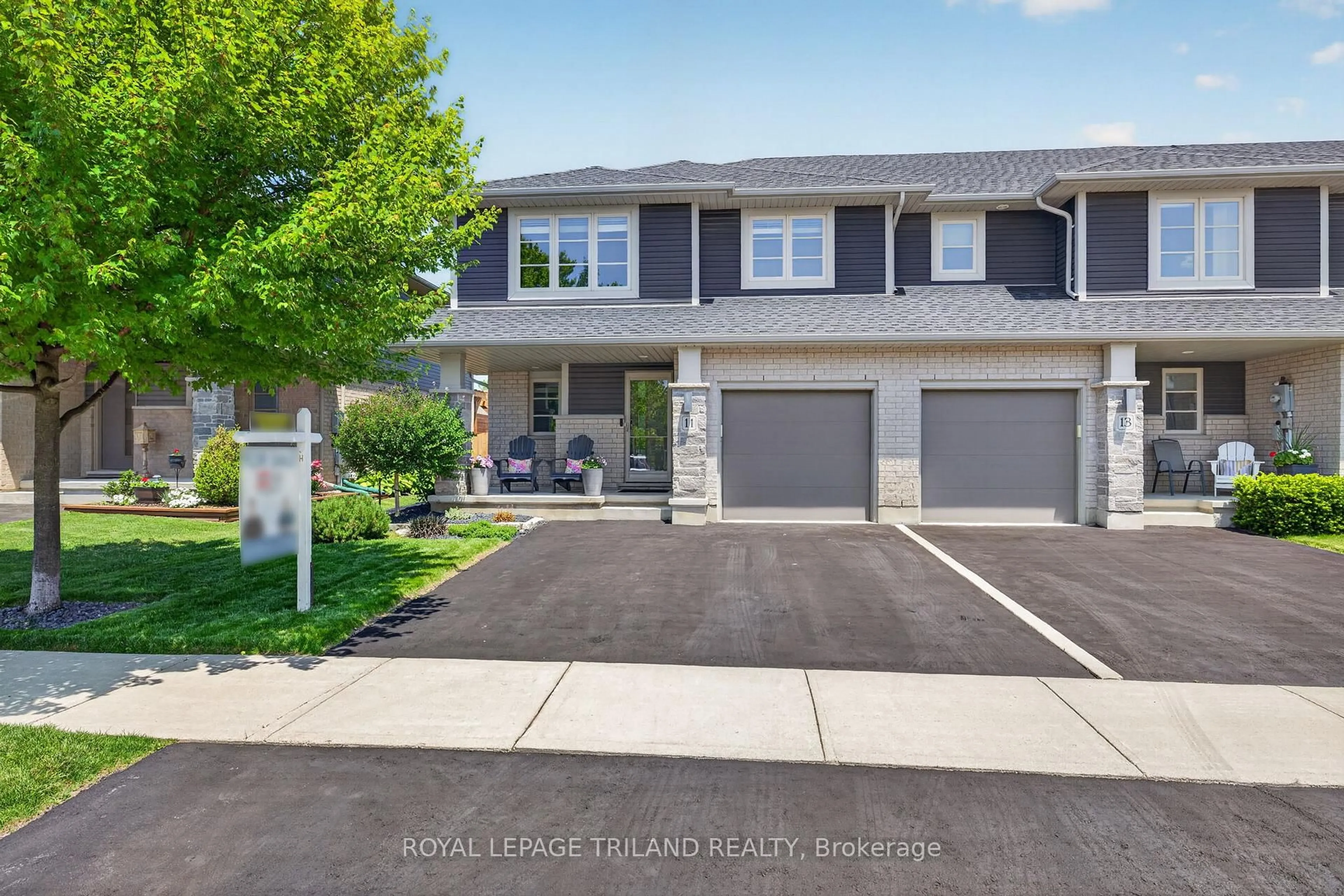 A pic from outside/outdoor area/front of a property/back of a property/a pic from drone, street for 11 Empire Pkwy, St. Thomas Ontario N5R 0E9
