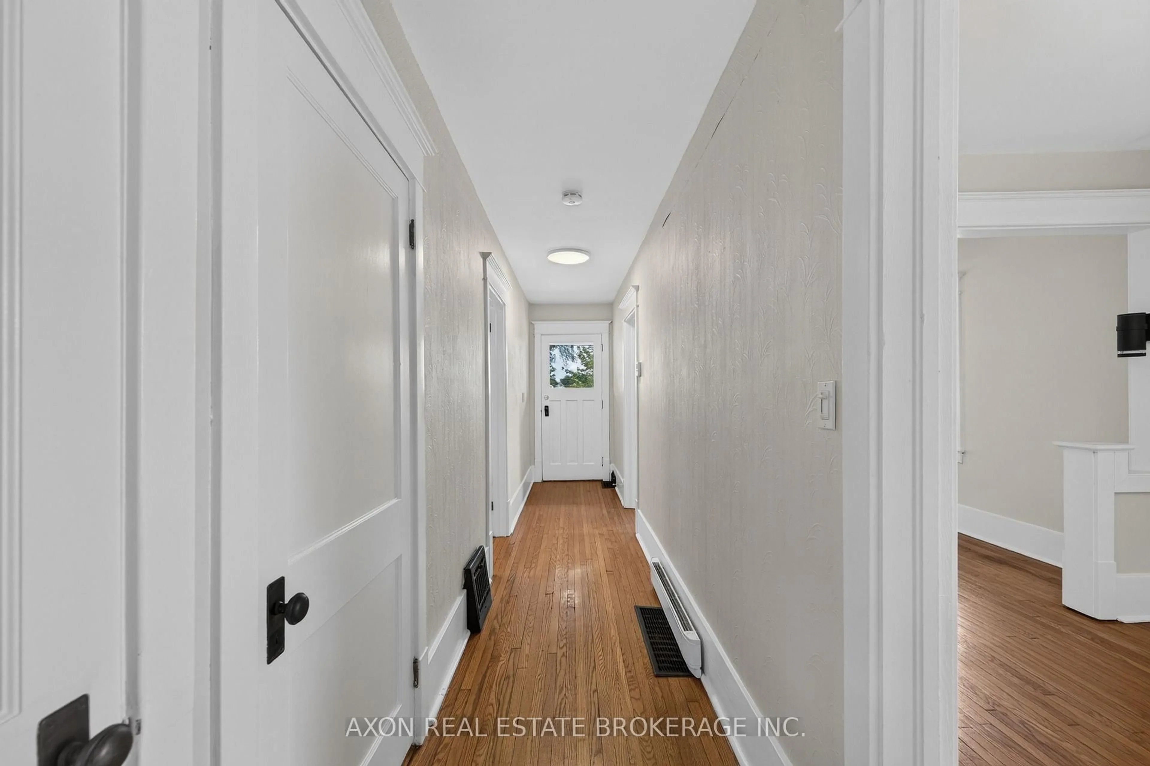 Indoor entryway for 497 Alfred St, Kingston Ontario K7K 4J4