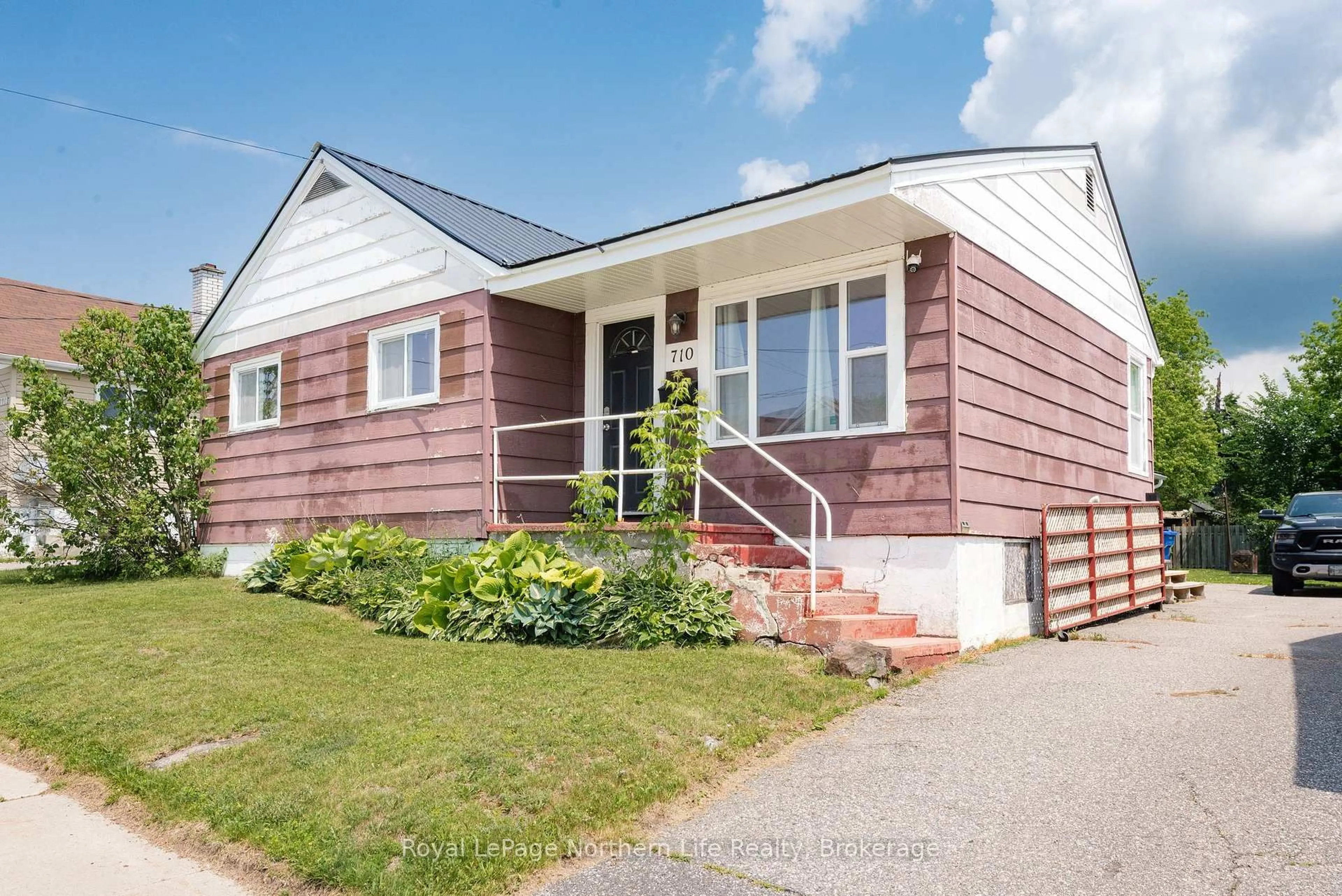 Home with vinyl exterior material, street for 710 Galt St, North Bay Ontario P1B 5N1