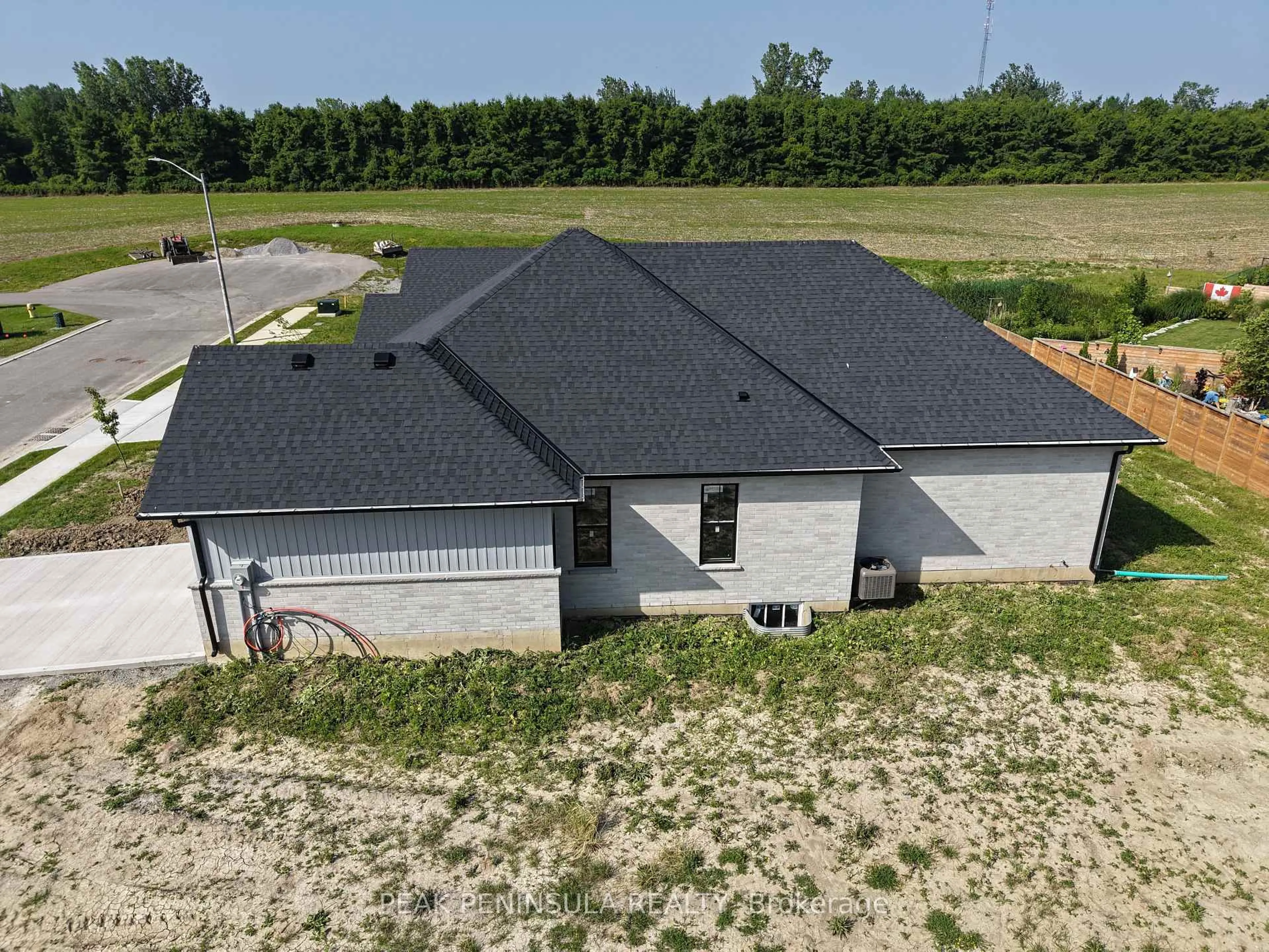 A pic from outside/outdoor area/front of a property/back of a property/a pic from drone, building for 67 Hunter Dr, Norfolk Ontario N0E 1M0