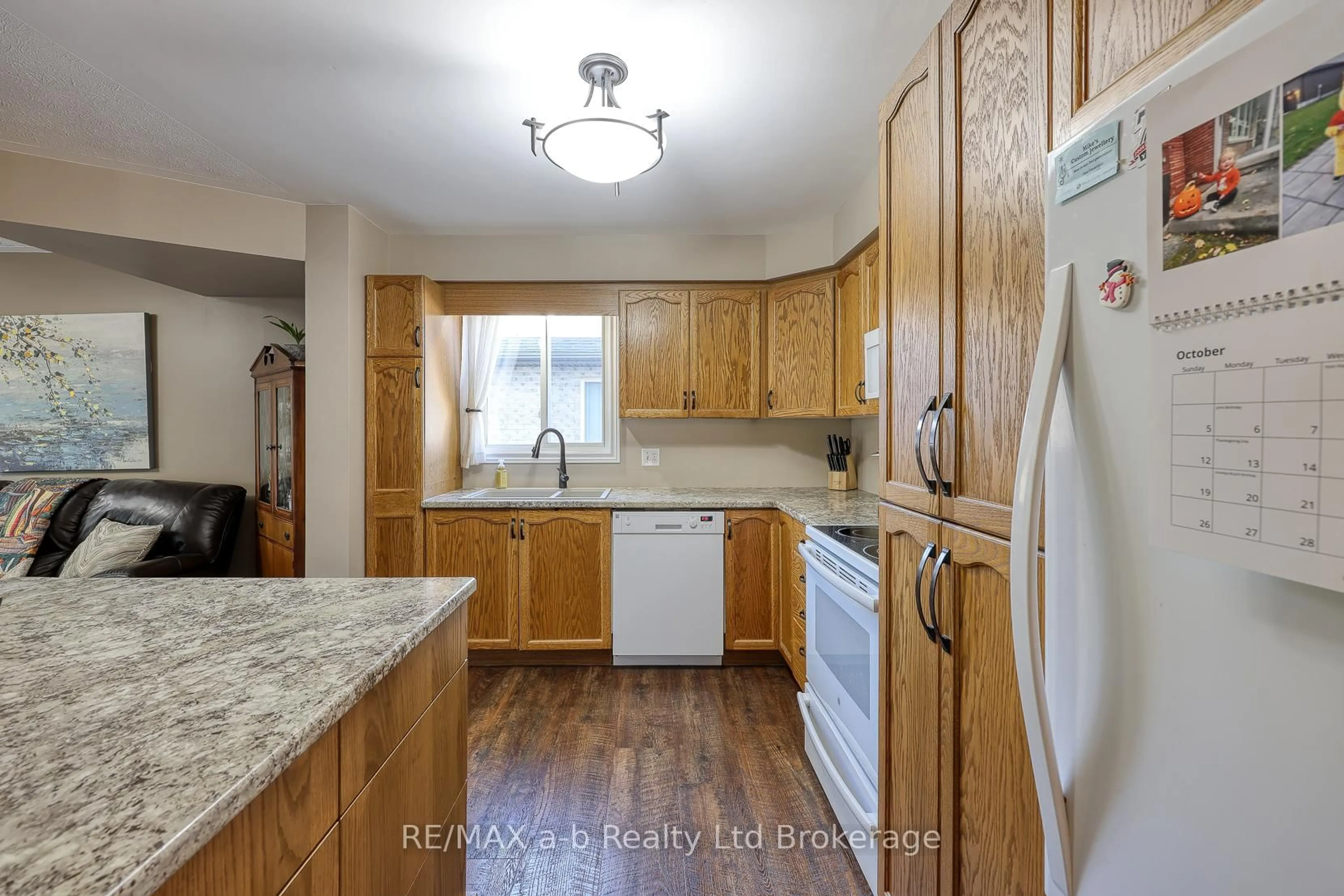 Standard kitchen, unknown for 11 Cornish Cres, Ingersoll Ontario N5C 4C9