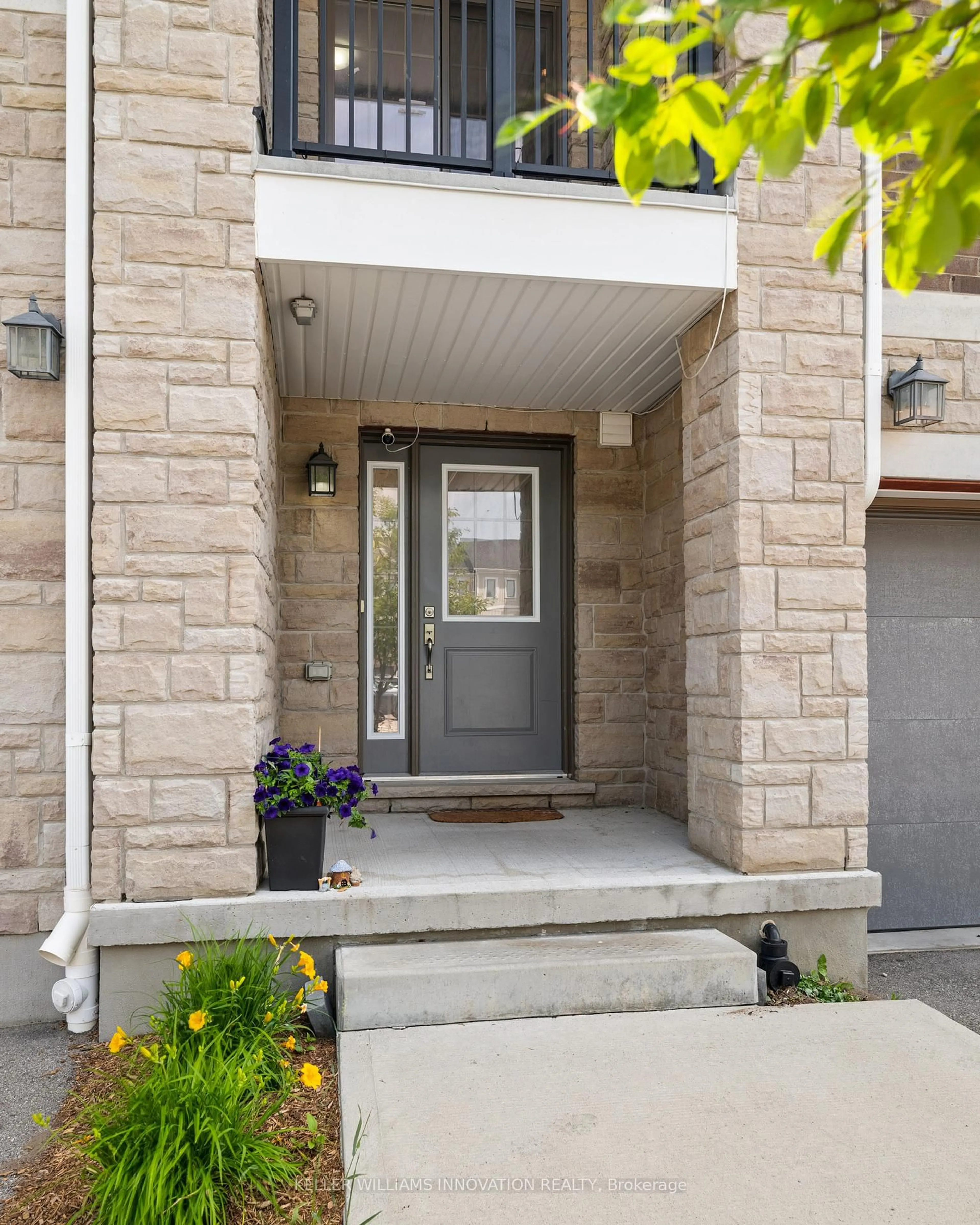 Indoor entryway for 46 Bank Swallow Cres, Kitchener Ontario N2P 0J7