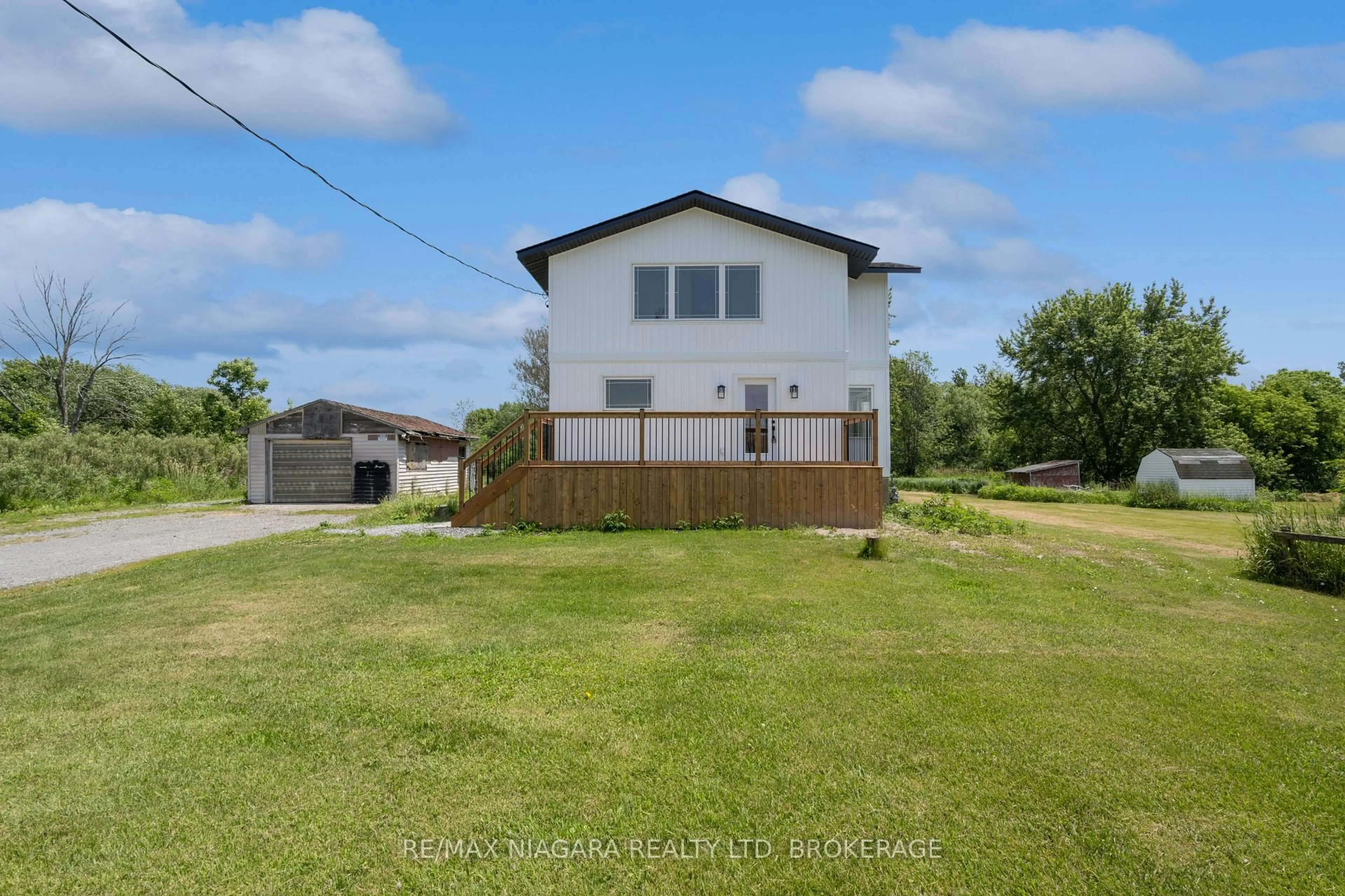 A pic from outside/outdoor area/front of a property/back of a property/a pic from drone, water/lake/river/ocean view for 11809 Sideroad 18, Wainfleet Ontario L0S 1V0