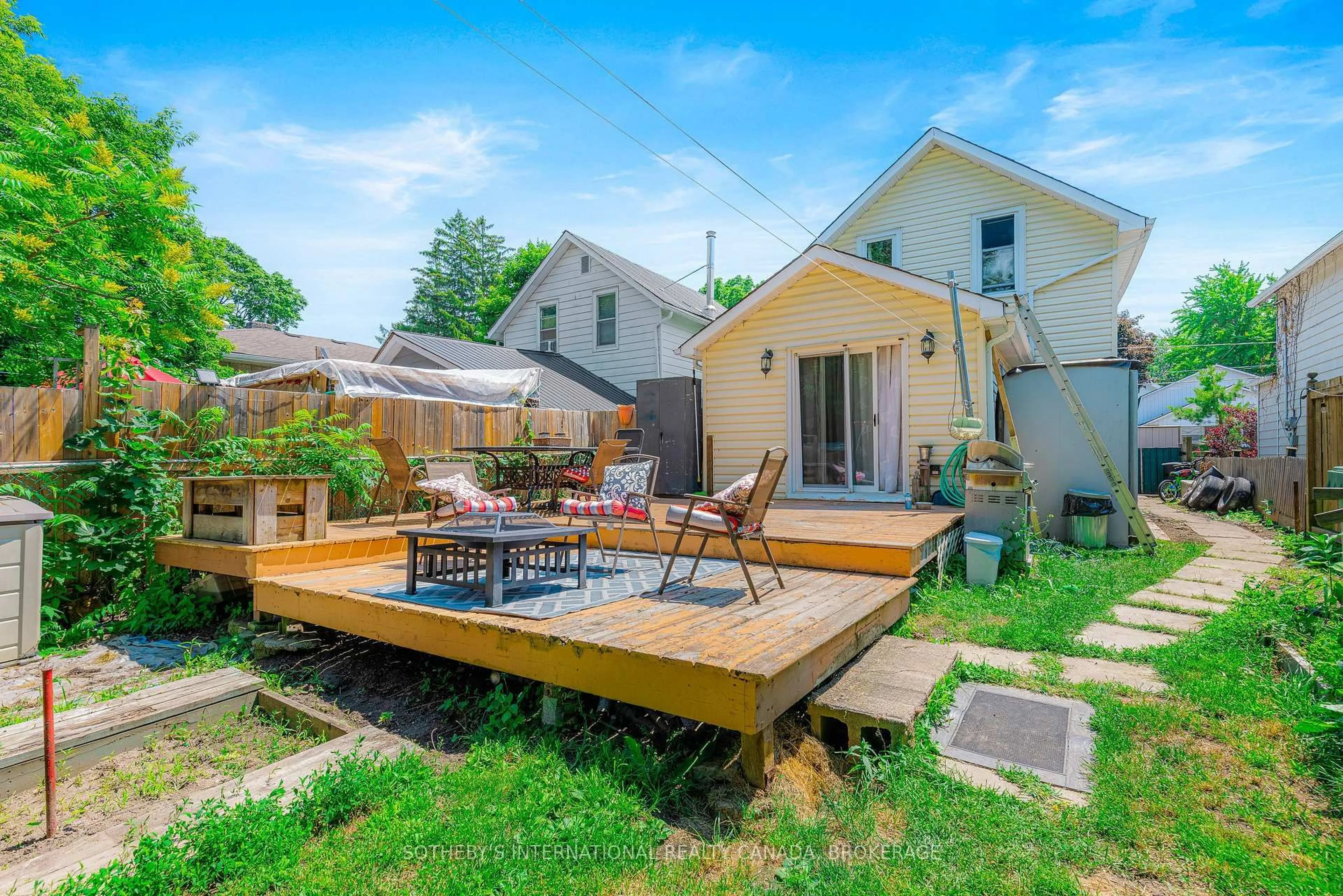 Patio, street for 276 First St, Gananoque Ontario K7G 2J4