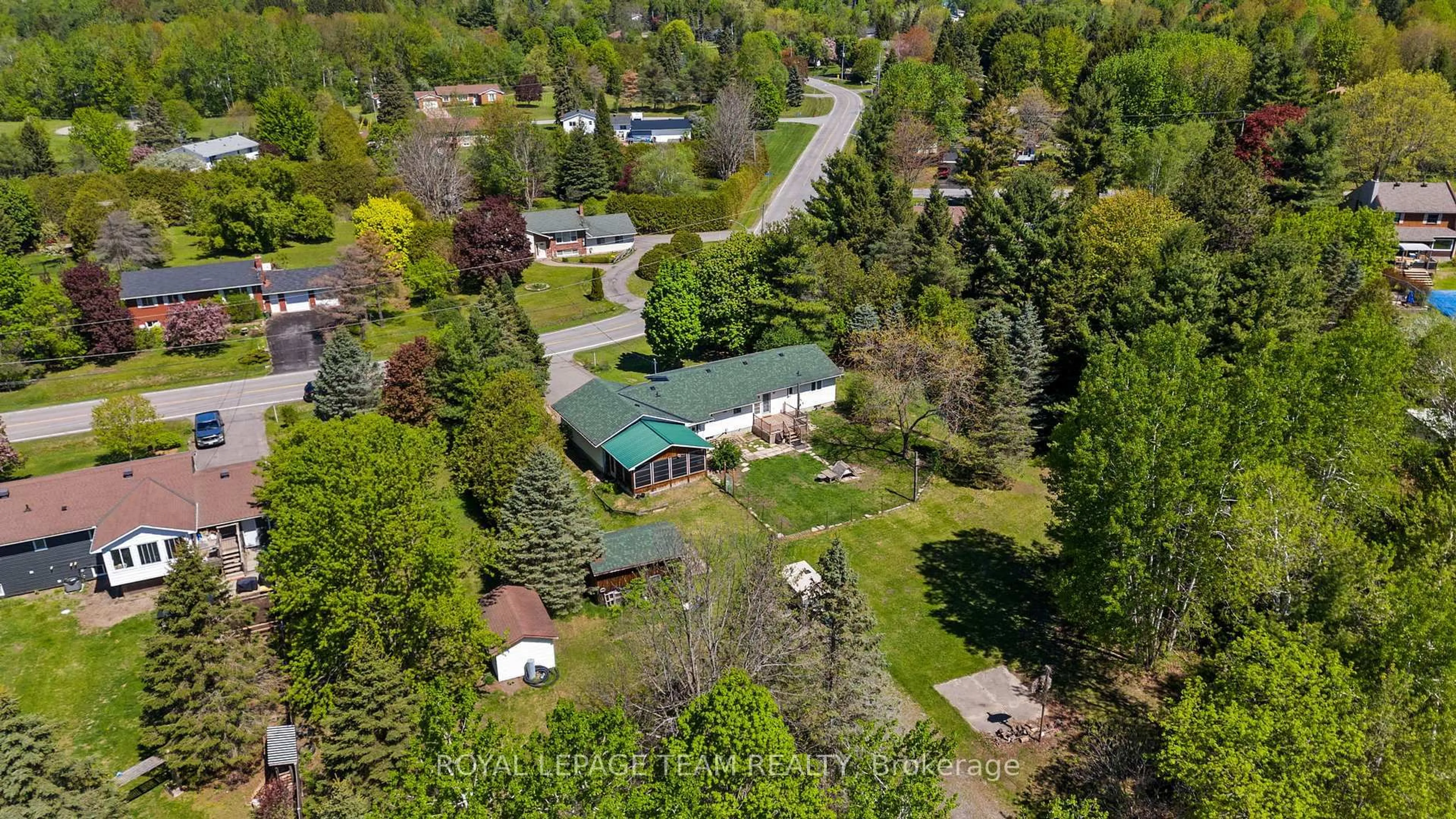 A pic from outside/outdoor area/front of a property/back of a property/a pic from drone, street for 3383 Elizabeth St, Osgoode Ontario K0A 2W0