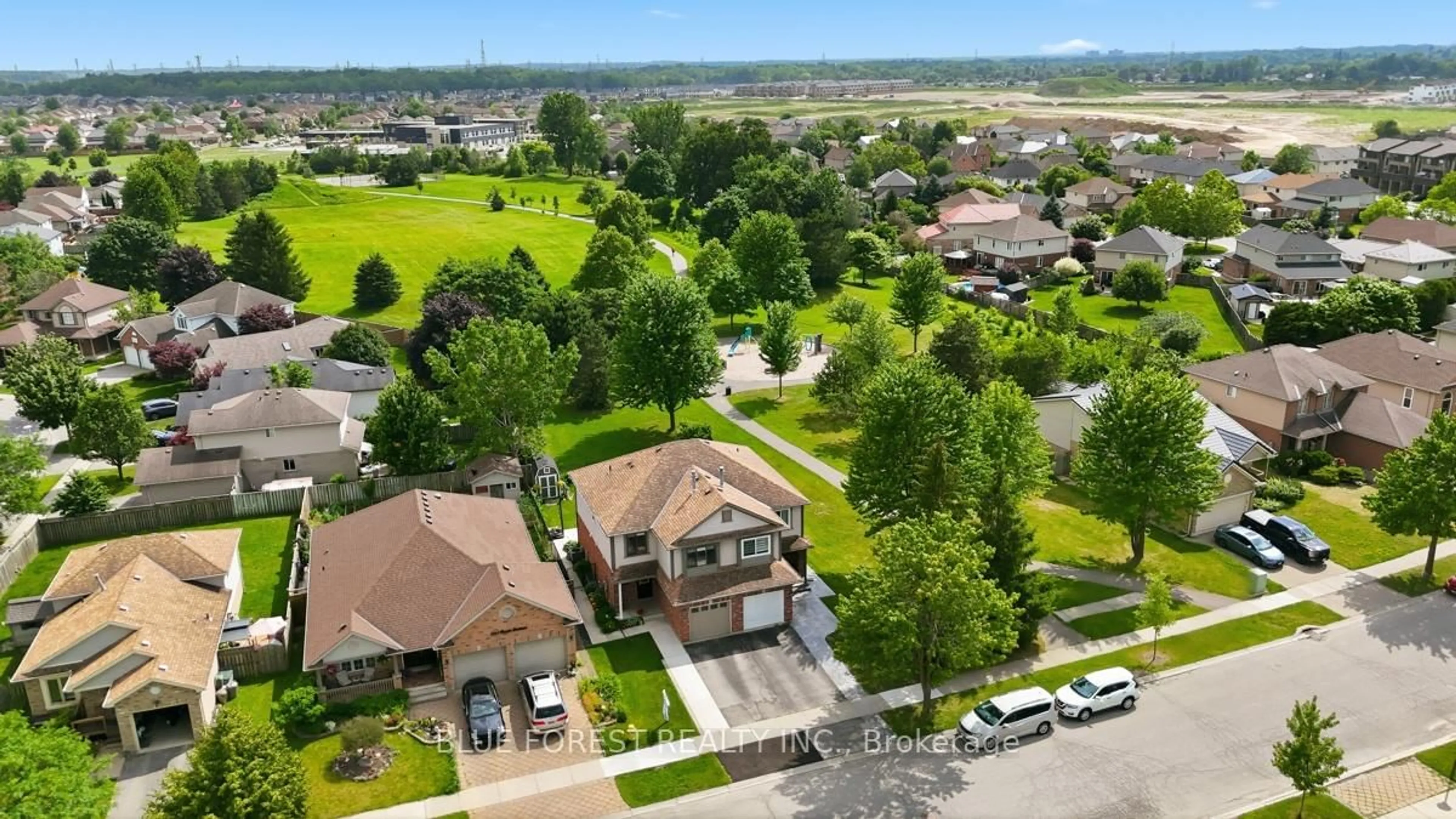 A pic from outside/outdoor area/front of a property/back of a property/a pic from drone, mountain view for 1367 Reardon Blvd, London South Ontario N6M 1B4