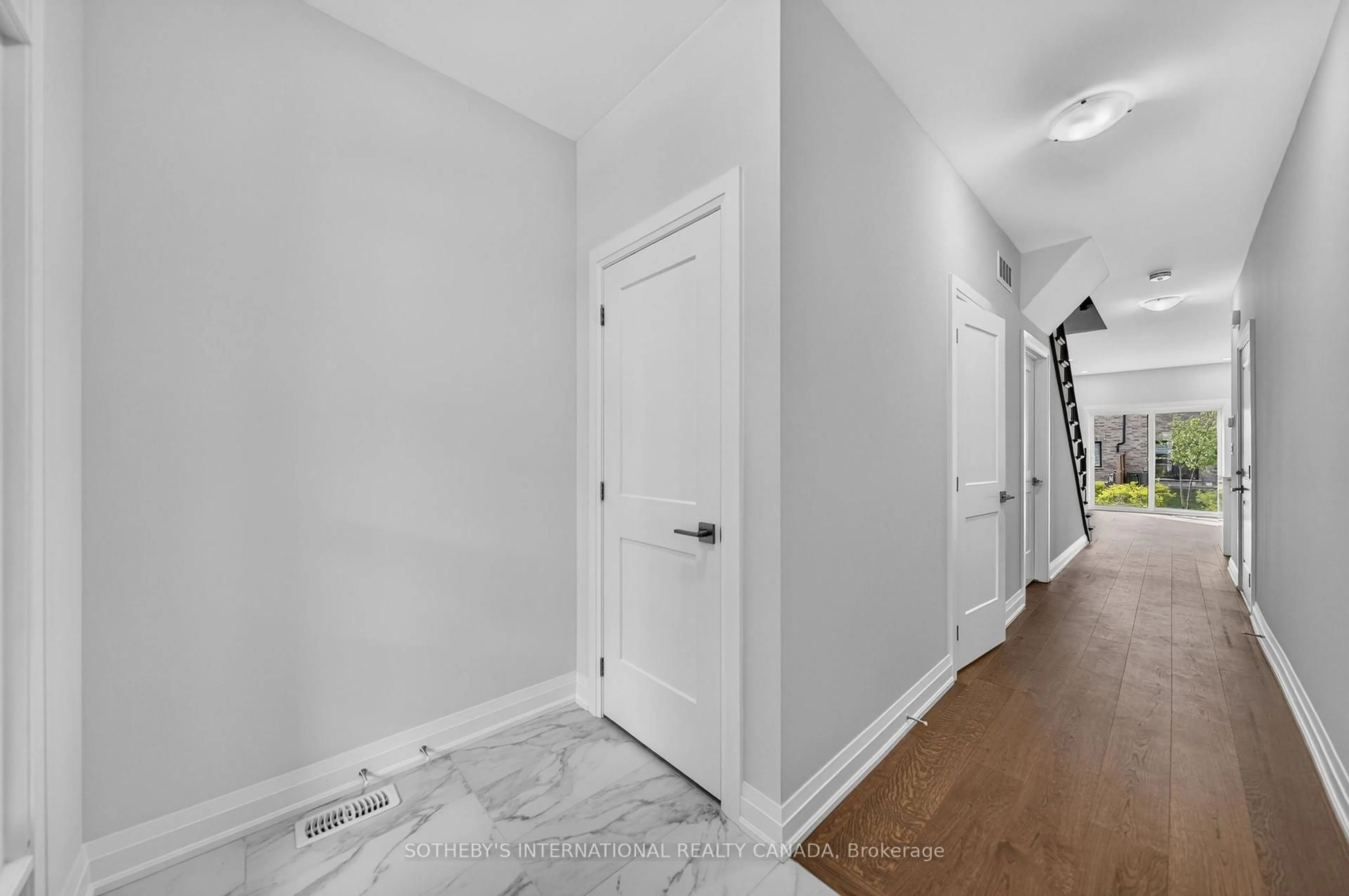 Indoor entryway for 675 Victoria Rd #24, Guelph Ontario N1E 0S9