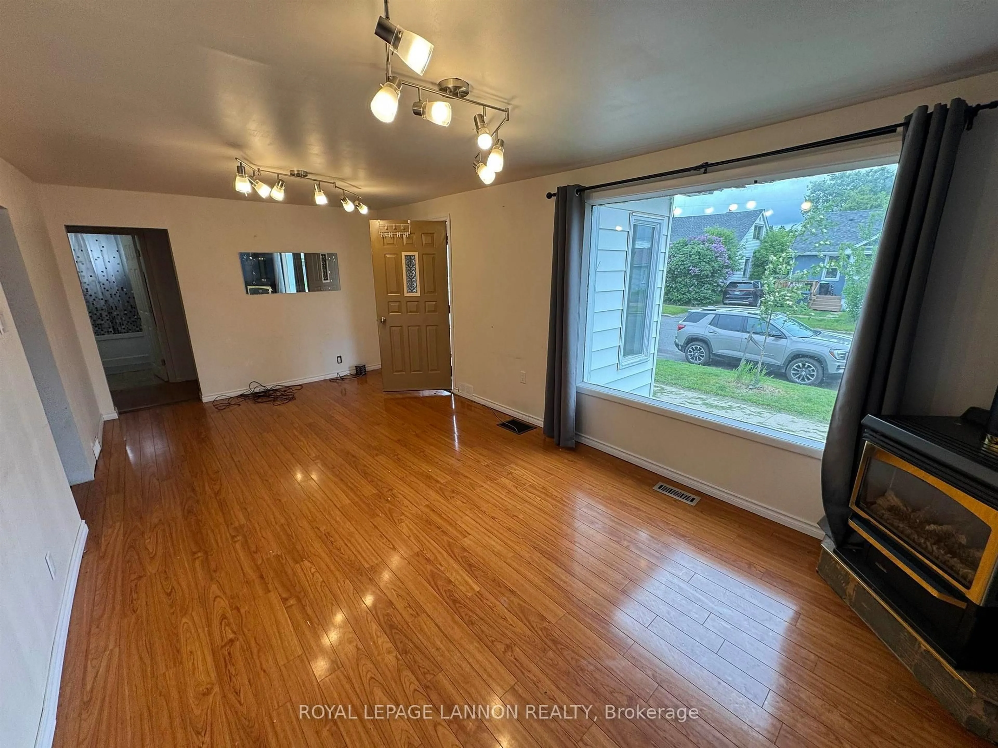 A pic of a room for 474 Mary St. E., Thunder Bay Ontario P7E 4K3