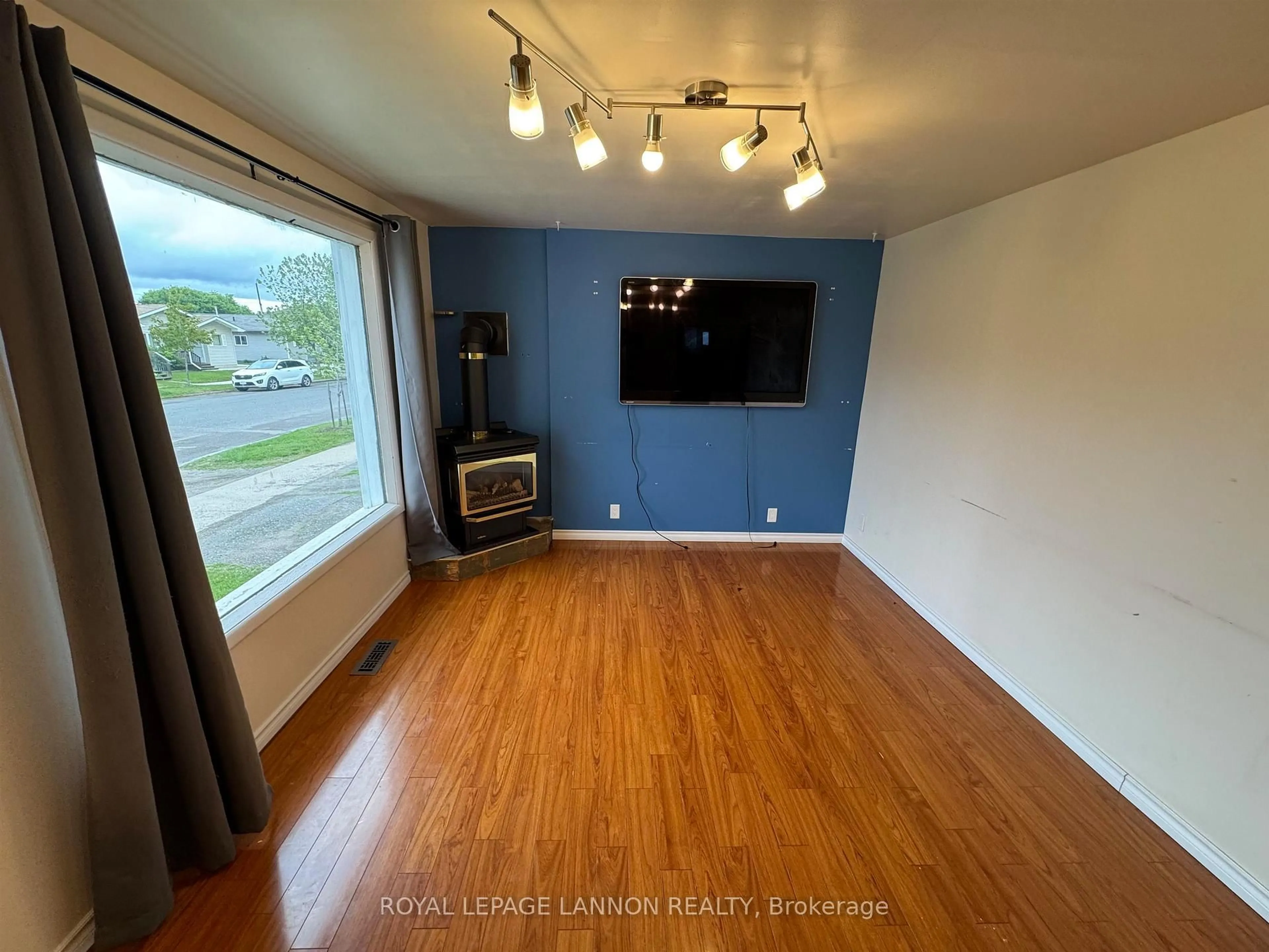 A pic of a room for 474 Mary St. E., Thunder Bay Ontario P7E 4K3