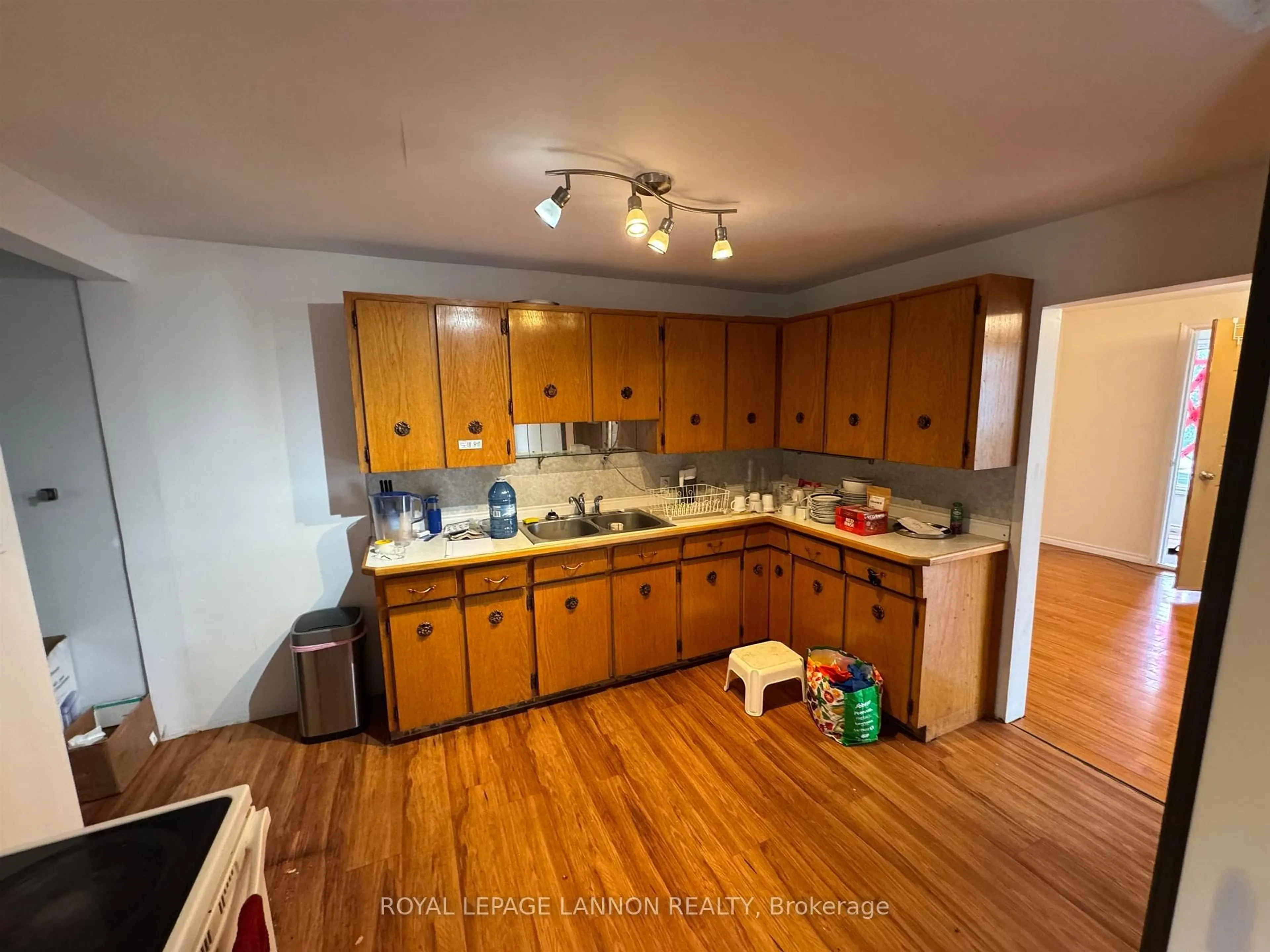 Standard kitchen, unknown for 474 Mary St. E., Thunder Bay Ontario P7E 4K3