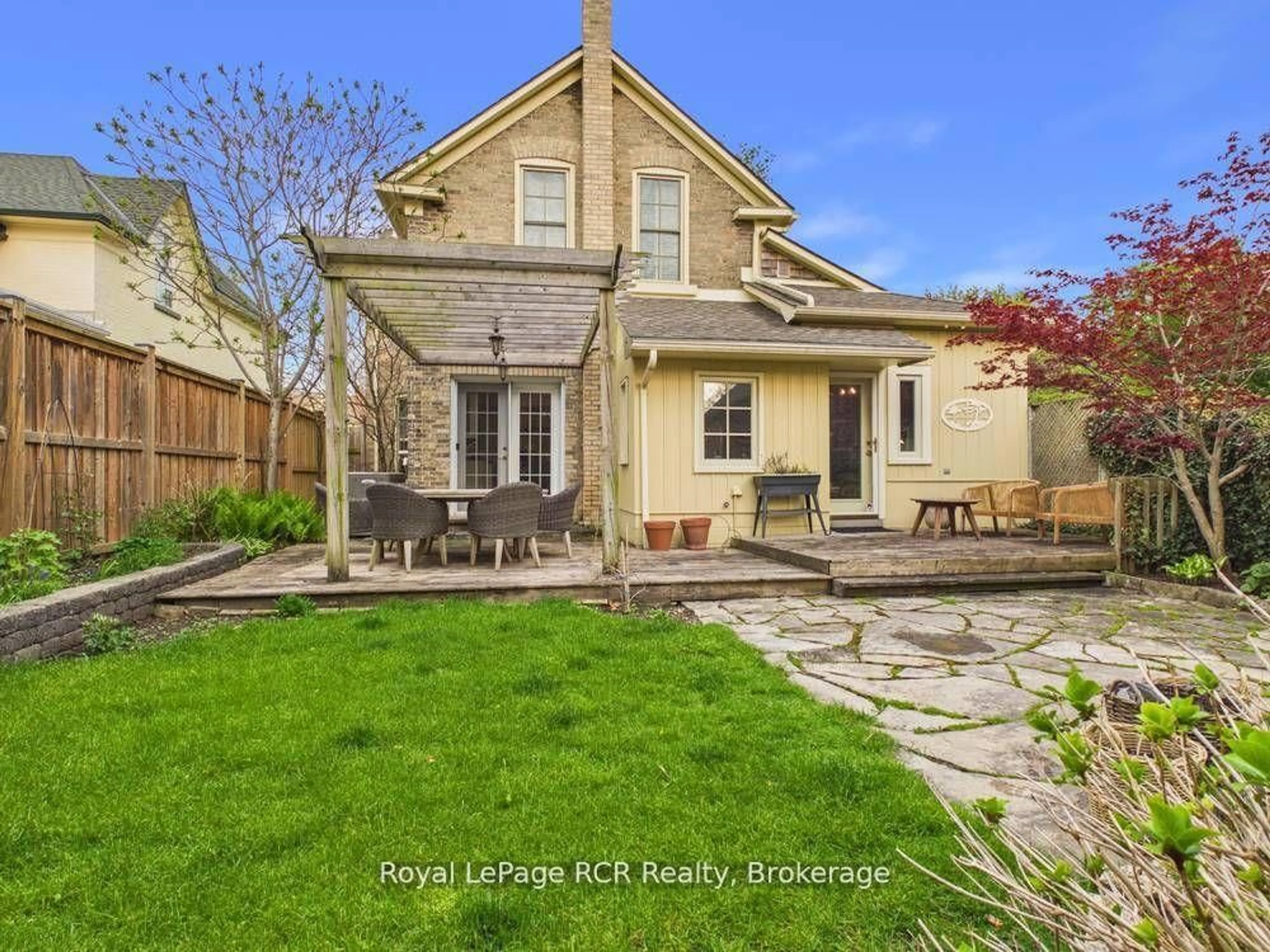 A pic from outside/outdoor area/front of a property/back of a property/a pic from drone, street for 804 Princes St, Kincardine Ontario N2Z 1Z1