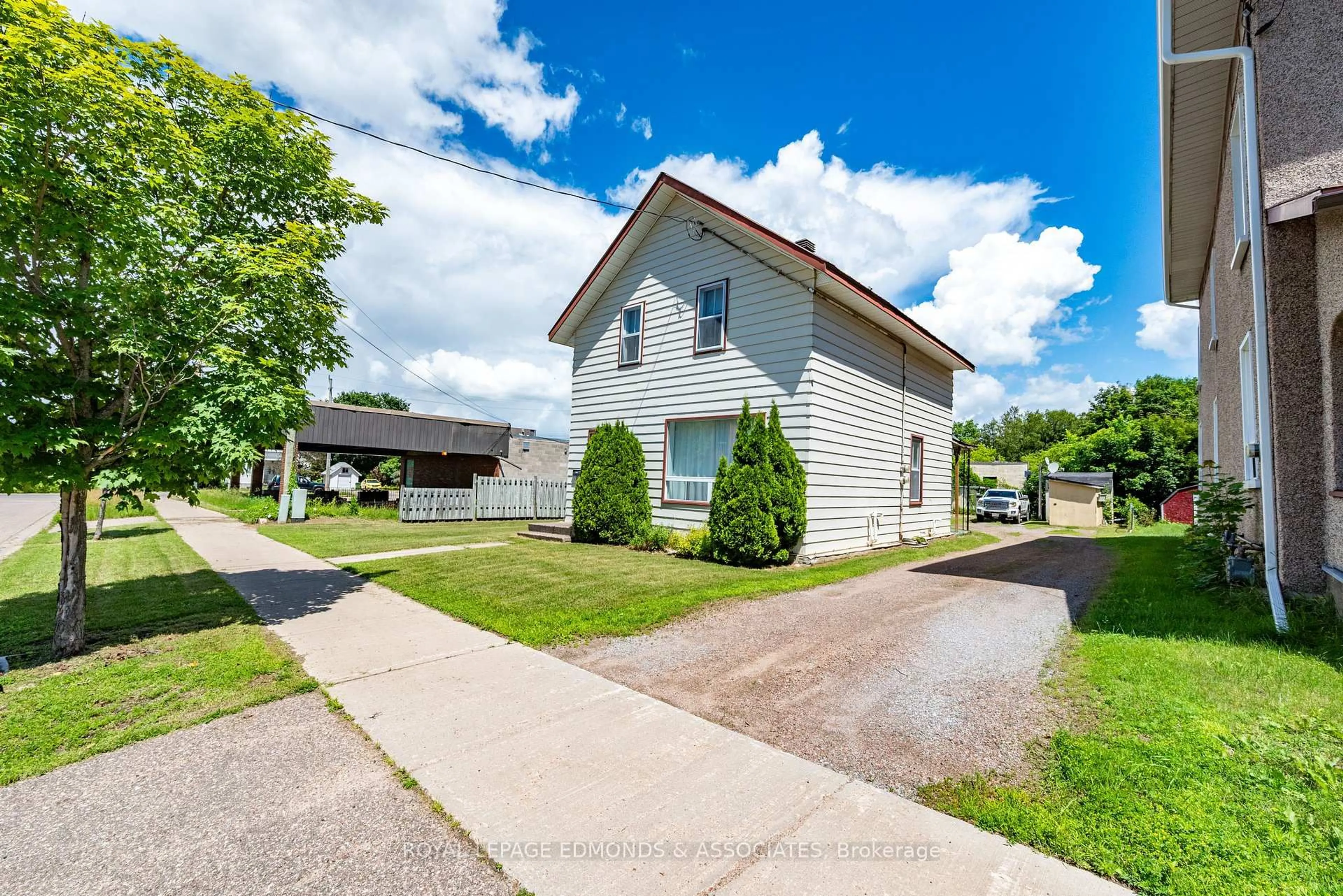 A pic from outside/outdoor area/front of a property/back of a property/a pic from drone, street for 235 Munro St, Pembroke Ontario K8A 4S5
