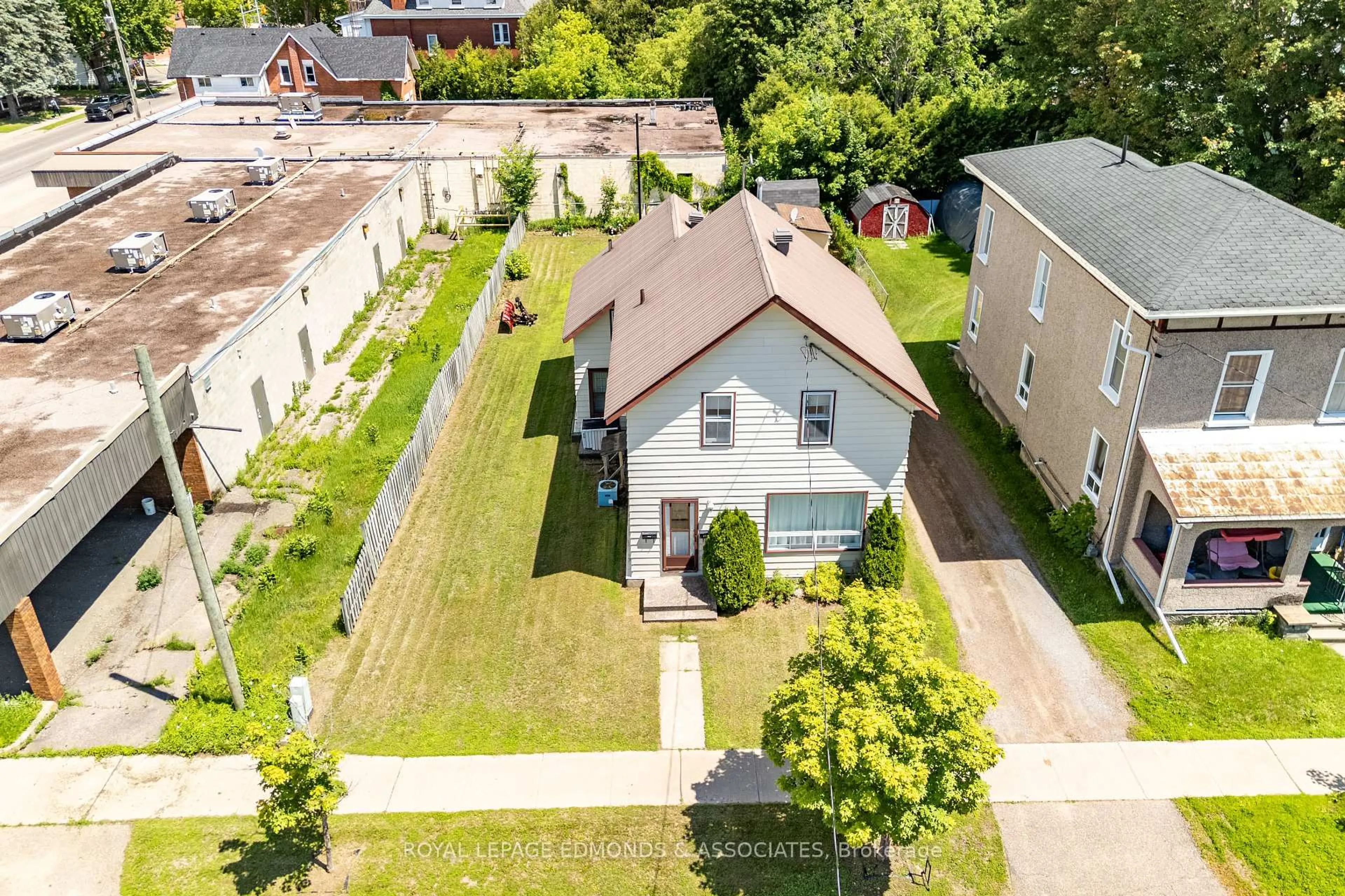 A pic from outside/outdoor area/front of a property/back of a property/a pic from drone, street for 235 Munro St, Pembroke Ontario K8A 4S5