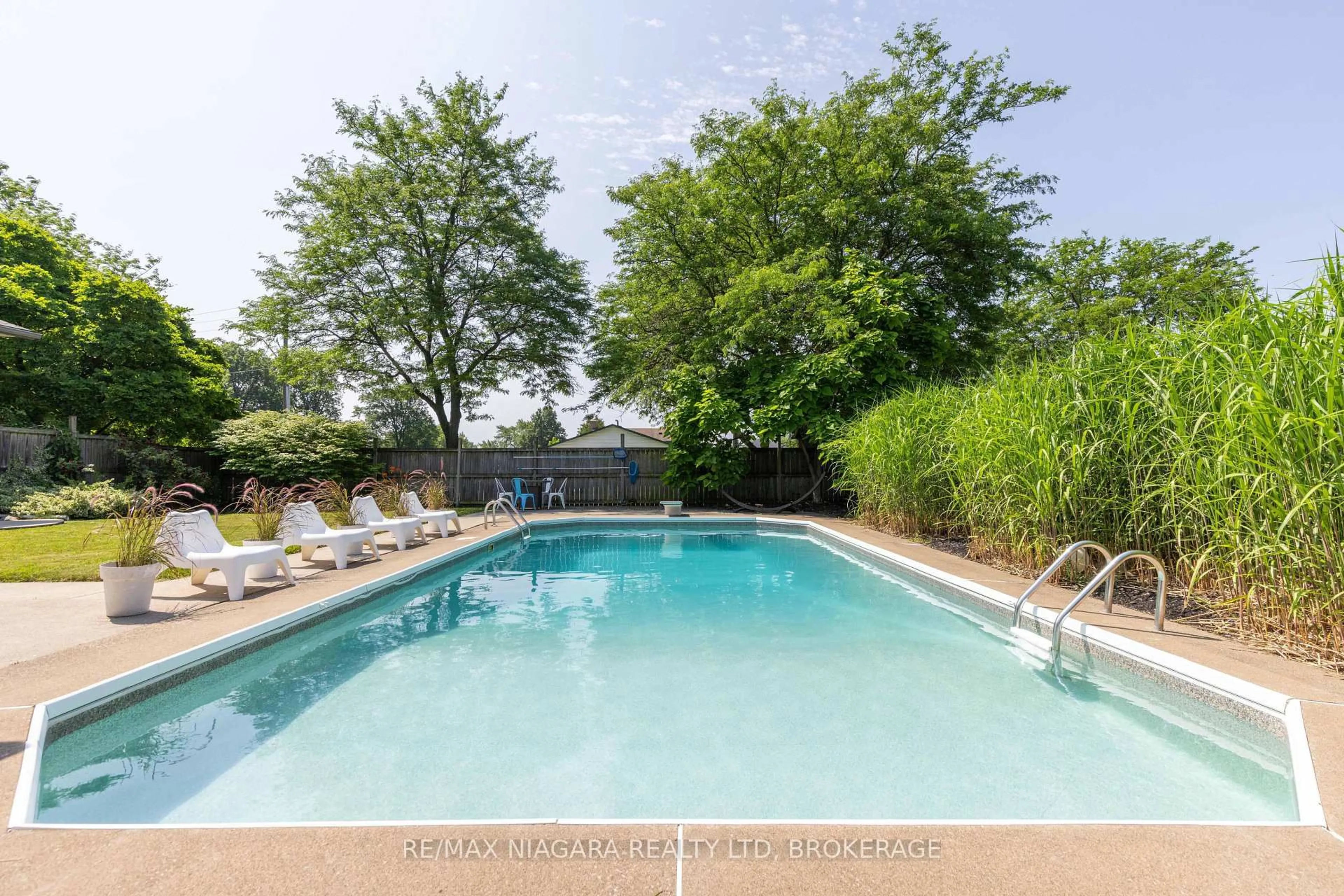 Pool for 8229 Rideau St, Niagara Falls Ontario L2H 2E3