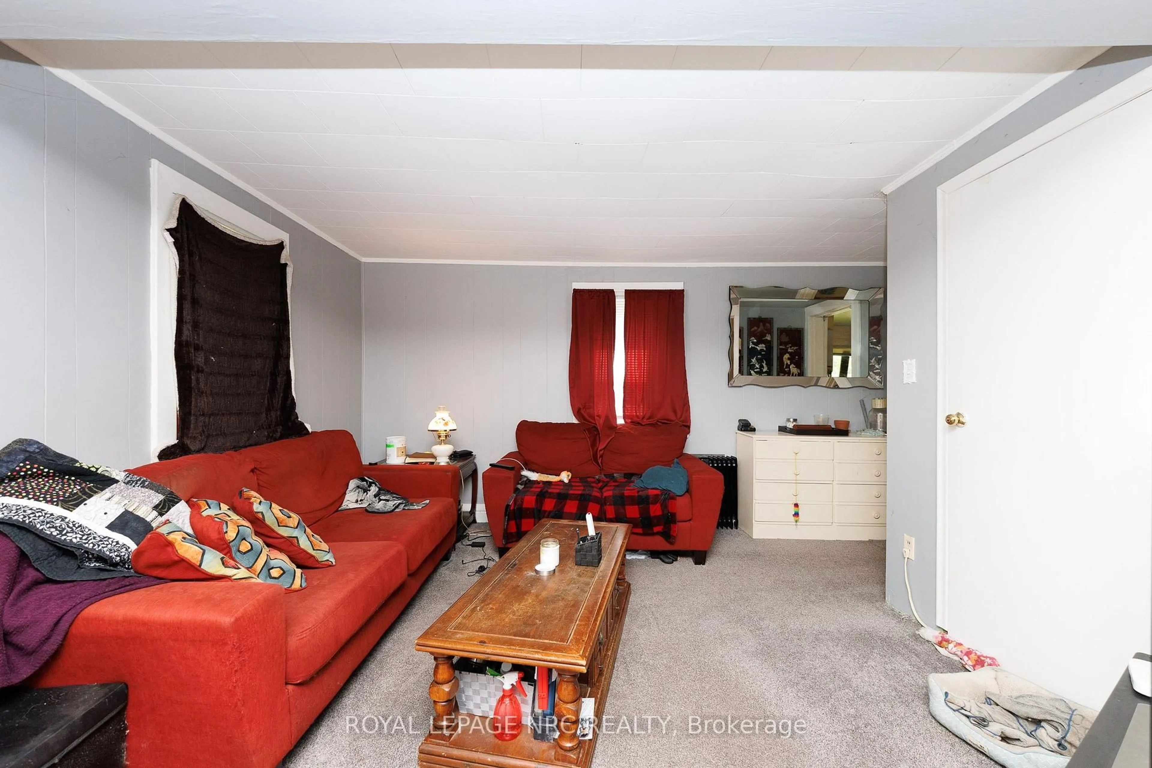 Living room with furniture, unknown for 1 Cumming St, St. Catharines Ontario L2S 1H6