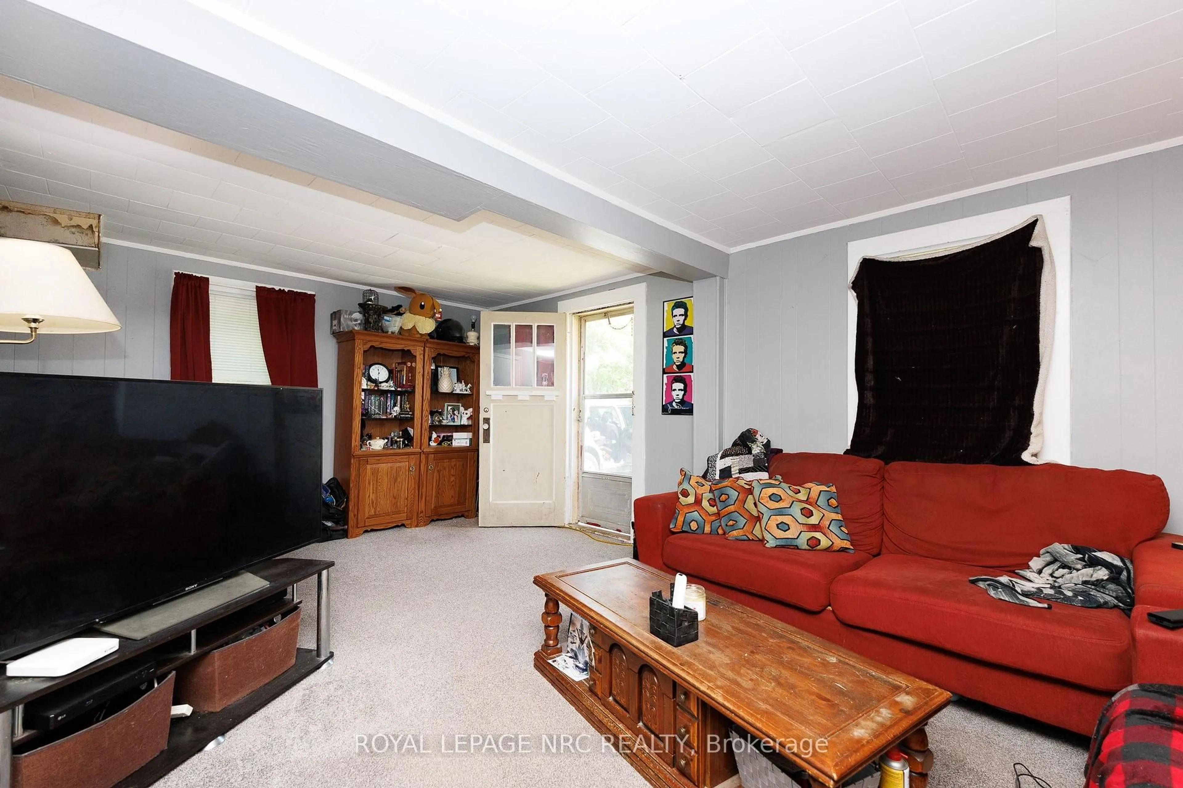 Living room with furniture, unknown for 1 Cumming St, St. Catharines Ontario L2S 1H6