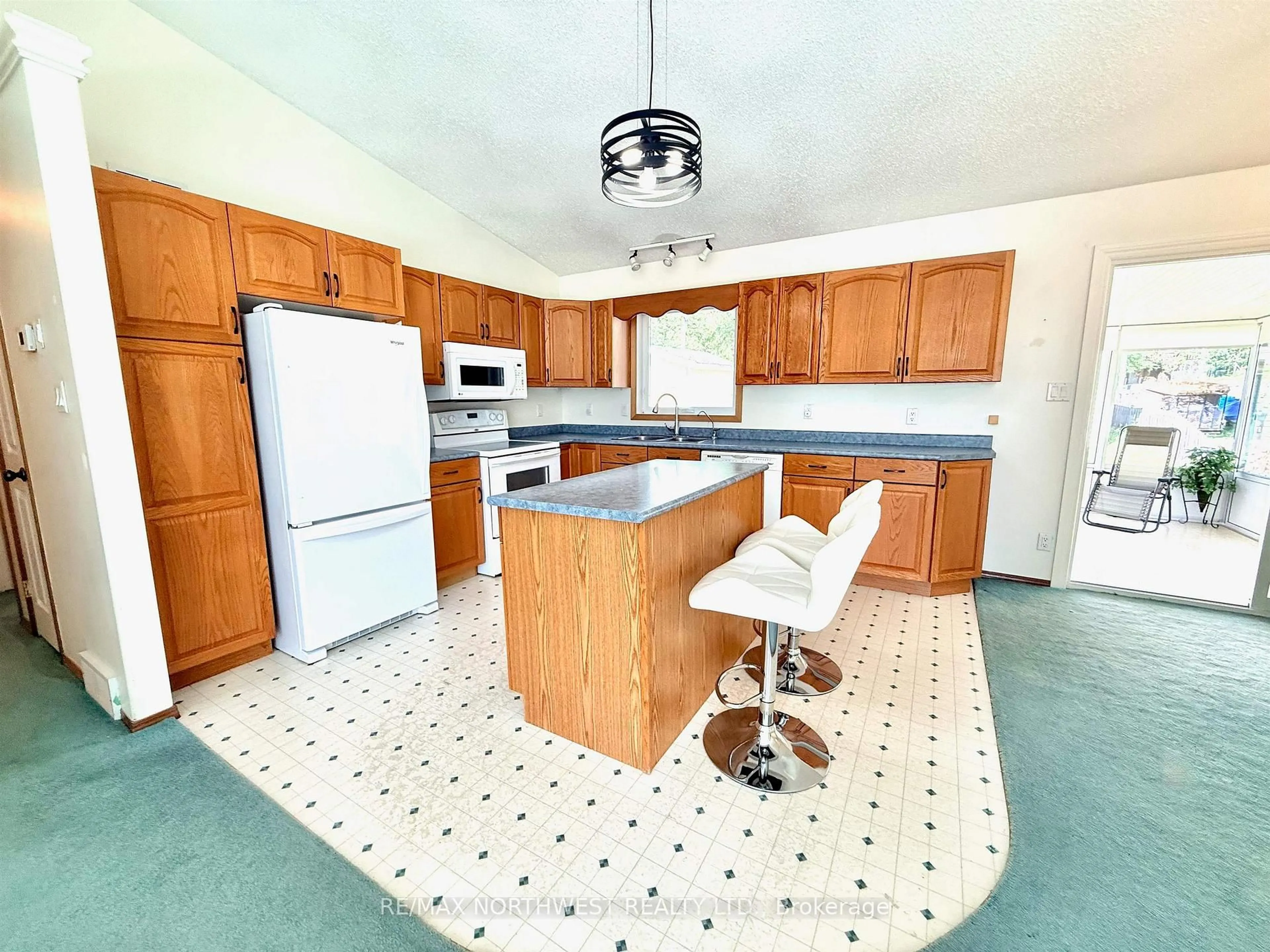 Standard kitchen, ceramic/tile floor for 404 Main Street, Kenora Ontario P0X 1C0