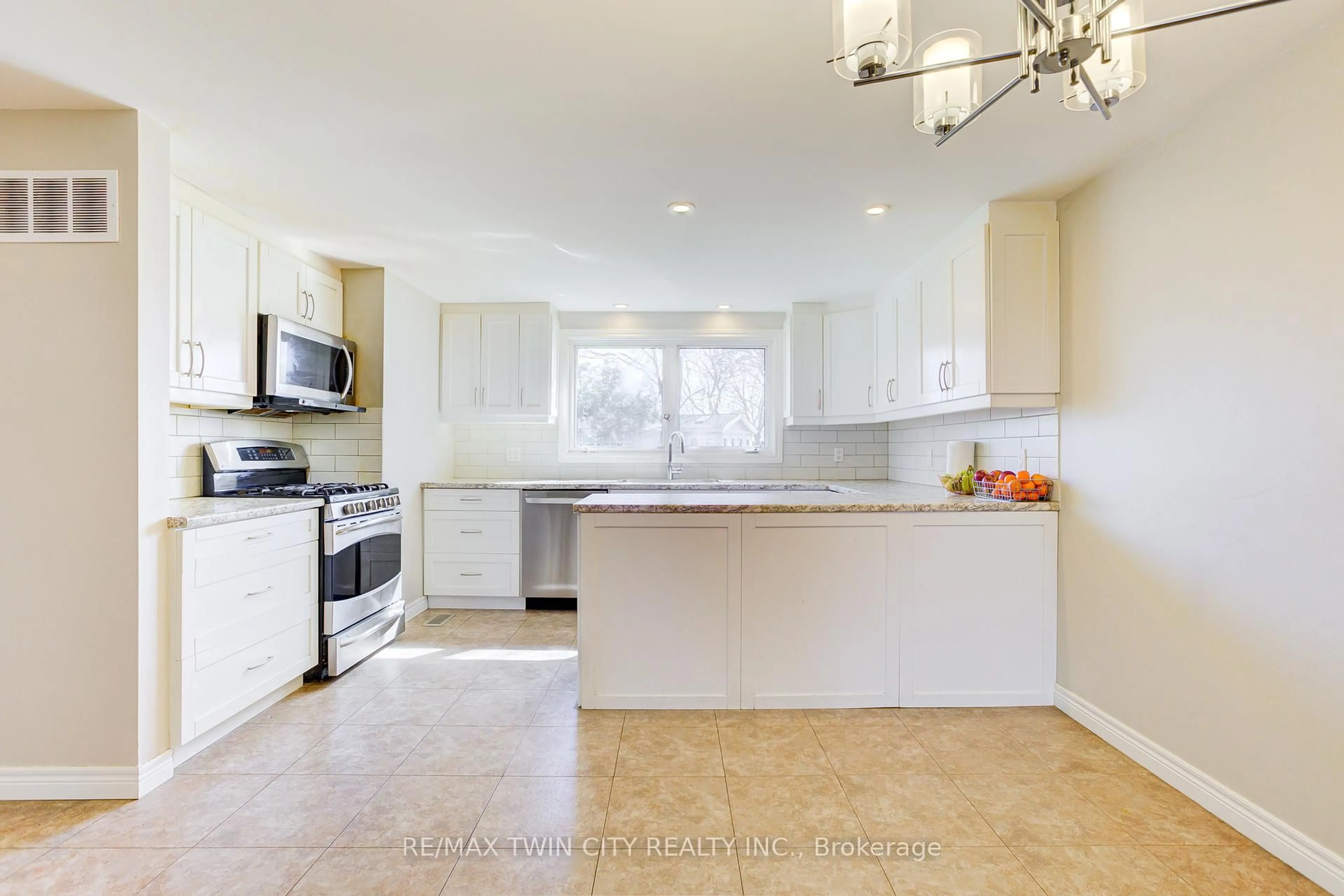 Open concept kitchen, ceramic/tile floor for 22 Blackhorne Cres, Kitchener Ontario N2E 1T1