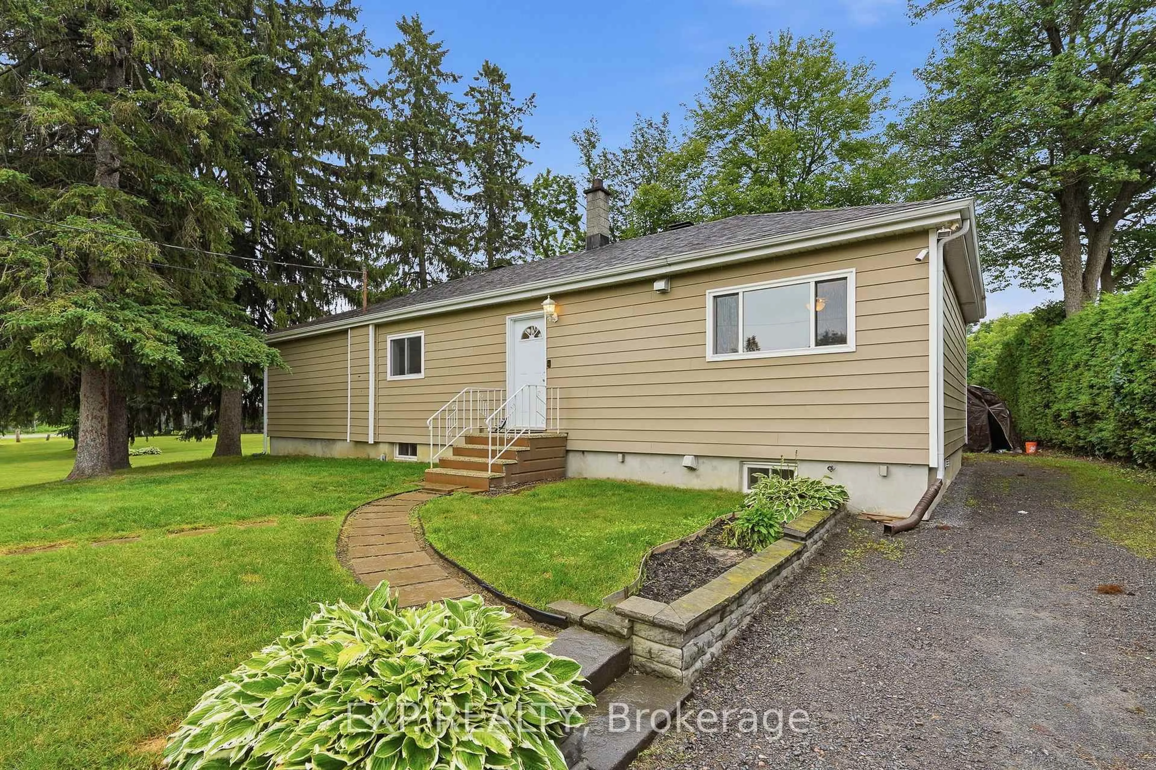 Home with vinyl exterior material, street for 1876 Division St, Vars Ontario K0A 3H0