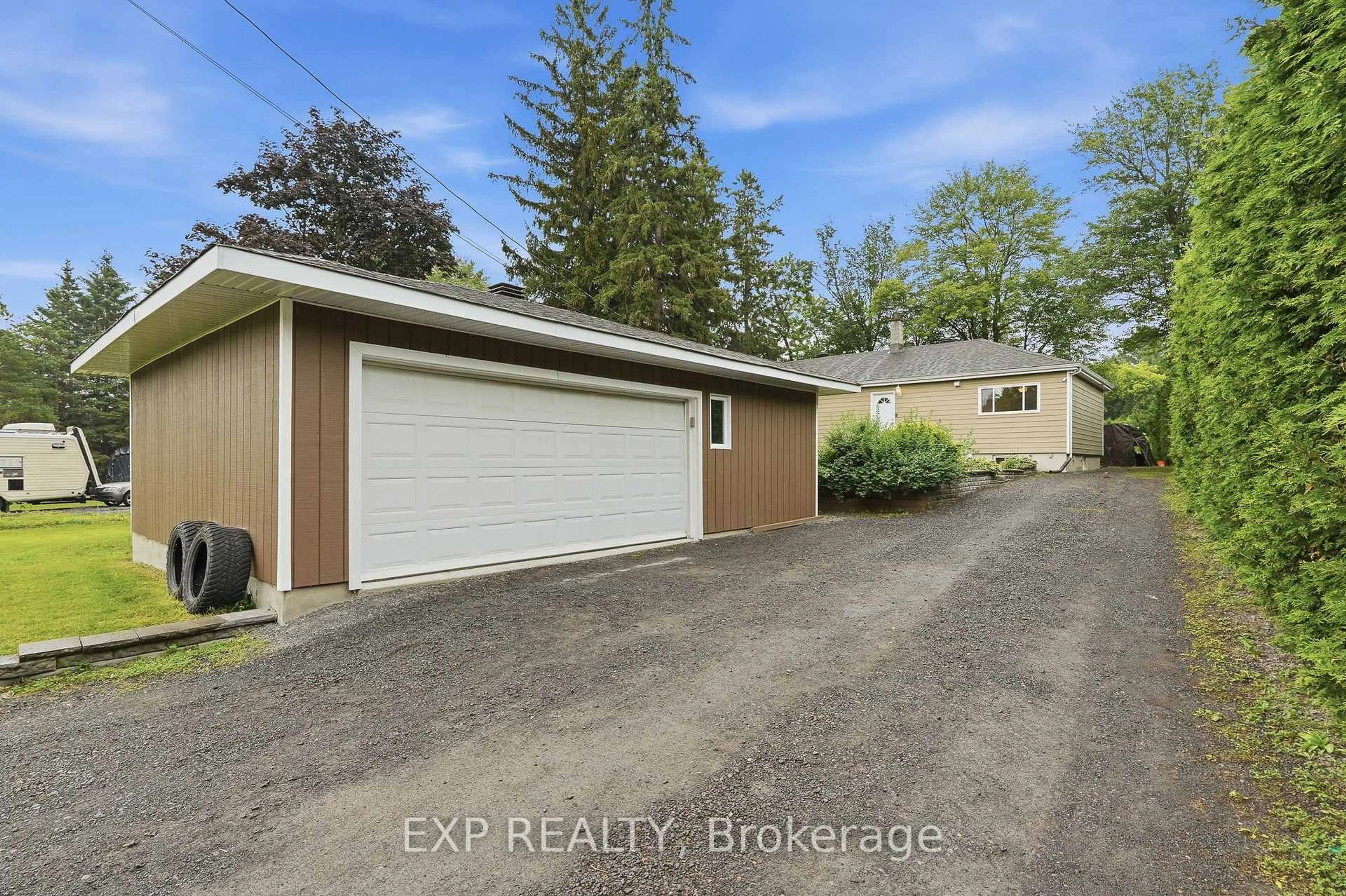 A pic from outside/outdoor area/front of a property/back of a property/a pic from drone, street for 1876 Division St, Vars Ontario K0A 3H0