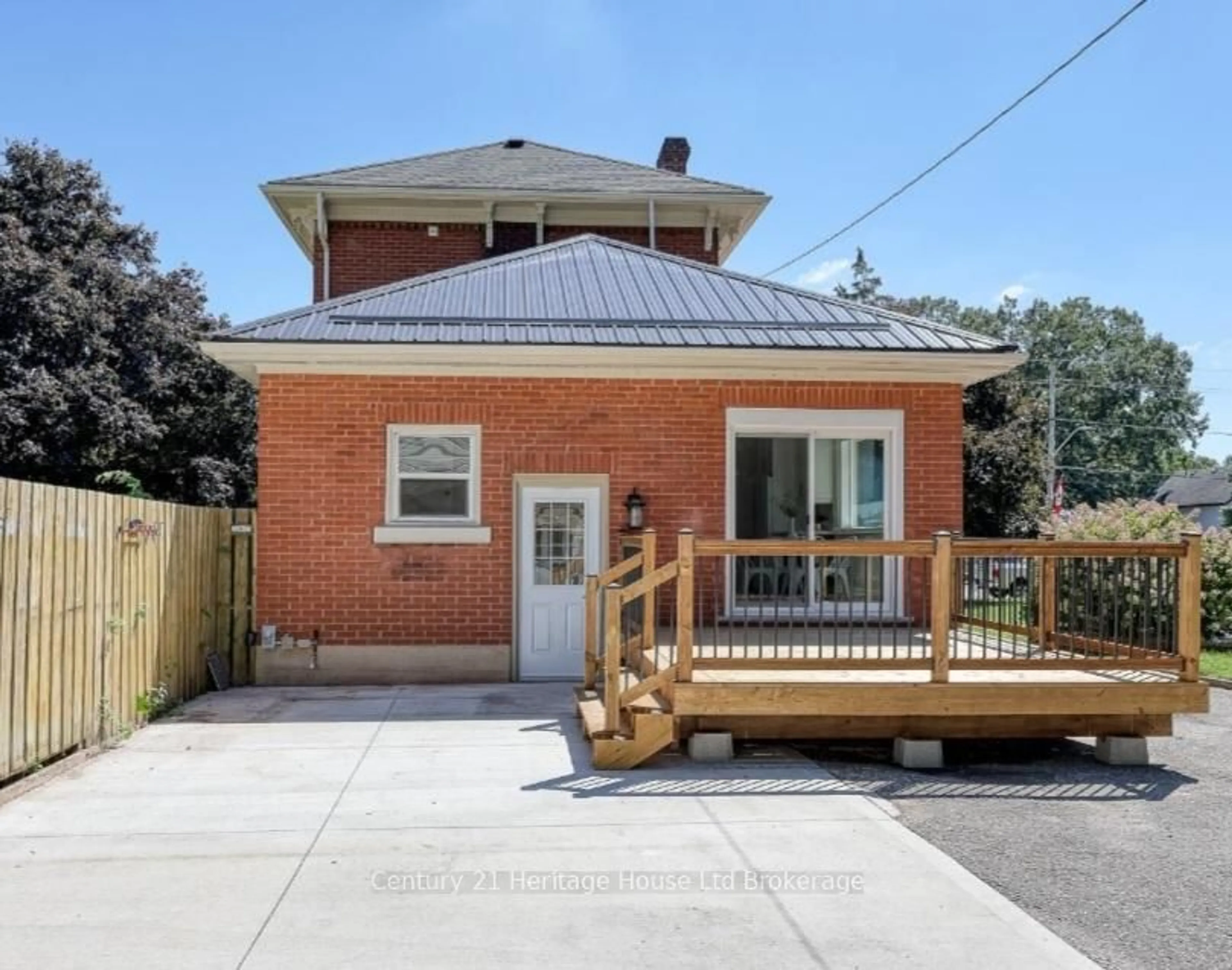 Home with brick exterior material, unknown for 152 Blandford St #Part 2, East Zorra-Tavistock Ontario N0J 1M0