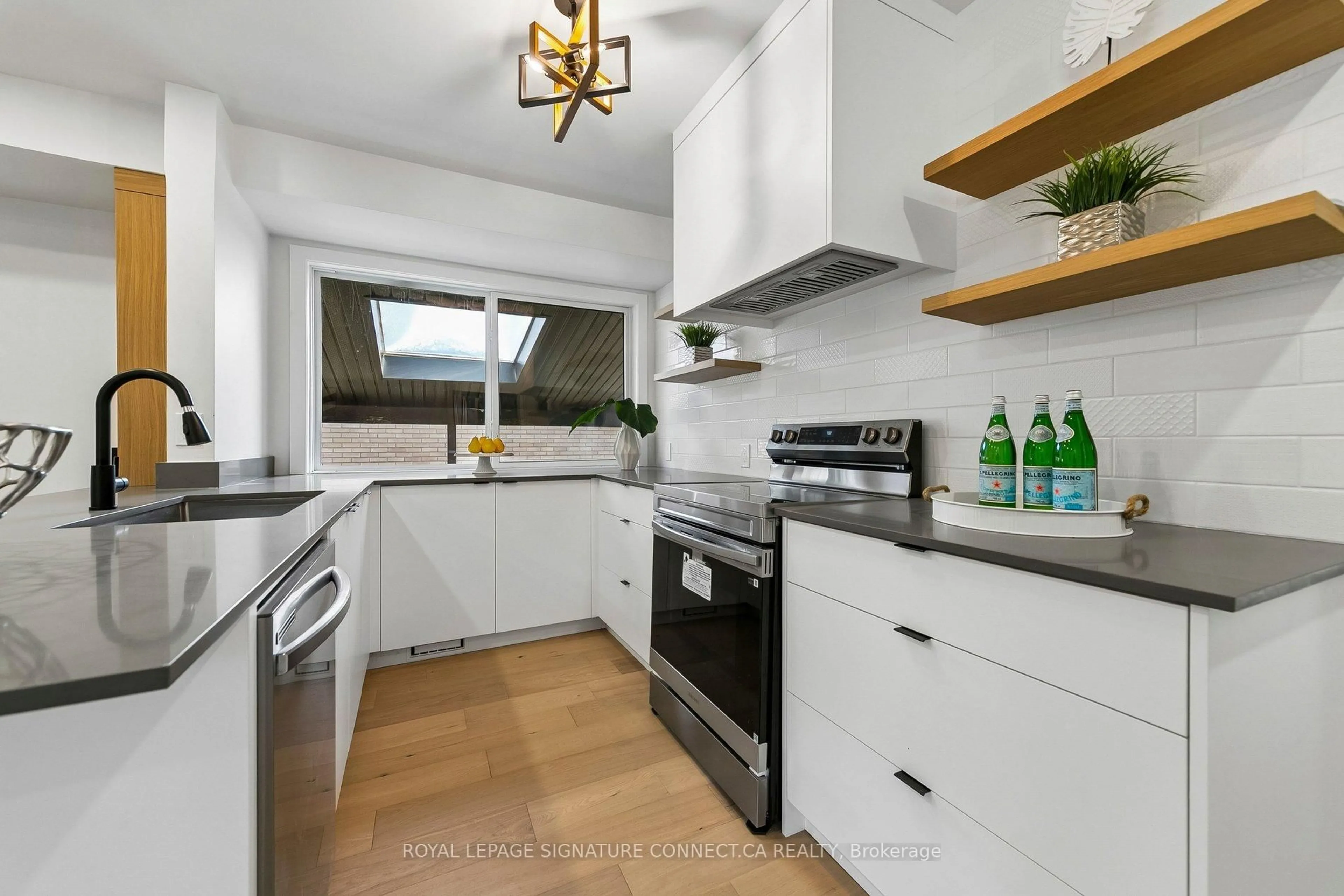 Open concept kitchen, unknown for 15 Colonial Crt, Hamilton Ontario L8K 4H2